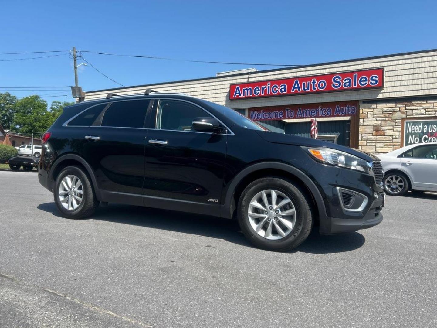 2016 BLACK KIA SORENTO LX (5XYPGDA3XGG) with an 2.4L engine, Automatic transmission, located at 2514 Williamson Rd NE, Roanoke, VA, 24012, (540) 265-7770, 37.294636, -79.936249 - NO CREDIT CHECK FINANCING WITH ONLY $1800 DOWN PAYMENT!!!! Check out our website www.needausedvehicle.com for our No Credit Check/ In House Financing options!! No Credit Check Available!!! In House Financing Available!!! All Clean Title Vehicles (no Salvaged or flooded vehicles ever on our lot)! - Photo#0
