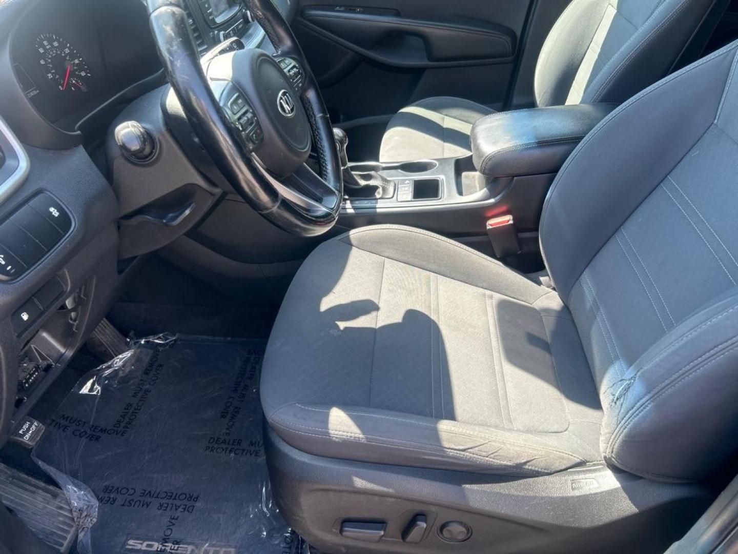 2016 BLACK KIA SORENTO LX (5XYPGDA3XGG) with an 2.4L engine, Automatic transmission, located at 2514 Williamson Rd NE, Roanoke, VA, 24012, (540) 265-7770, 37.294636, -79.936249 - NO CREDIT CHECK FINANCING WITH ONLY $1800 DOWN PAYMENT!!!! Check out our website www.needausedvehicle.com for our No Credit Check/ In House Financing options!! No Credit Check Available!!! In House Financing Available!!! All Clean Title Vehicles (no Salvaged or flooded vehicles ever on our lot)! - Photo#7
