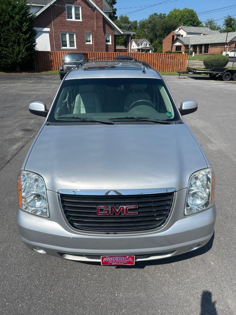 2013 SILVER GMC YUKON XL 1500 SLT (1GKS2KE74DR) with an 5.3L engine, Automatic transmission, located at 2514 Williamson Rd NE, Roanoke, VA, 24012, (540) 265-7770, 37.294636, -79.936249 - NO CREDIT CHECK FINANCING WITH ONLY $3300 DOWN PAYMENT!!!! Check out our website www.needausedvehicle.com for our No Credit Check/ In House Financing options!! No Credit Check Available!!! In House Financing Available!!! All Clean Title Vehicles (no Salvaged or flooded vehicles ever on our lot)! - Photo#1
