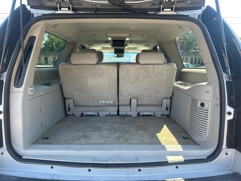 2013 SILVER GMC YUKON XL 1500 SLT (1GKS2KE74DR) with an 5.3L engine, Automatic transmission, located at 2514 Williamson Rd NE, Roanoke, VA, 24012, (540) 265-7770, 37.294636, -79.936249 - NO CREDIT CHECK FINANCING WITH ONLY $3300 DOWN PAYMENT!!!! Check out our website www.needausedvehicle.com for our No Credit Check/ In House Financing options!! No Credit Check Available!!! In House Financing Available!!! All Clean Title Vehicles (no Salvaged or flooded vehicles ever on our lot)! - Photo#4