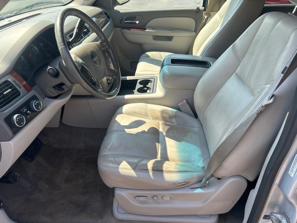 2013 SILVER GMC YUKON XL 1500 SLT (1GKS2KE74DR) with an 5.3L engine, Automatic transmission, located at 2514 Williamson Rd NE, Roanoke, VA, 24012, (540) 265-7770, 37.294636, -79.936249 - NO CREDIT CHECK FINANCING WITH ONLY $3300 DOWN PAYMENT!!!! Check out our website www.needausedvehicle.com for our No Credit Check/ In House Financing options!! No Credit Check Available!!! In House Financing Available!!! All Clean Title Vehicles (no Salvaged or flooded vehicles ever on our lot)! - Photo#9