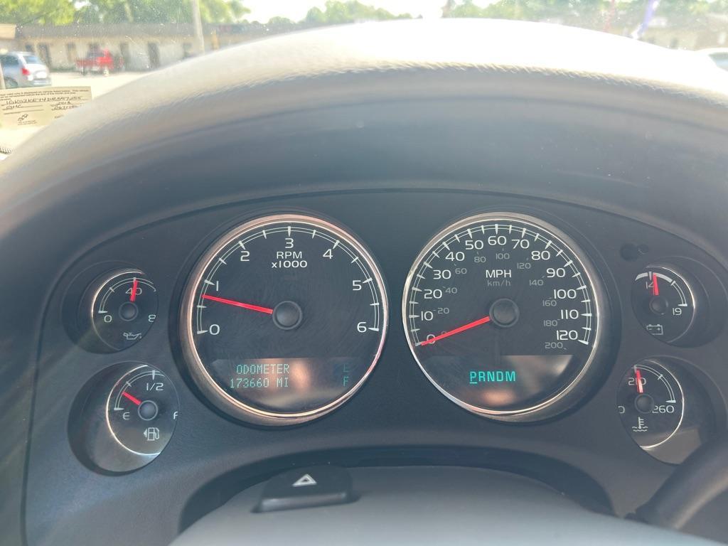 2013 SILVER GMC YUKON XL 1500 SLT (1GKS2KE74DR) with an 5.3L engine, Automatic transmission, located at 2514 Williamson Rd NE, Roanoke, VA, 24012, (540) 265-7770, 37.294636, -79.936249 - NO CREDIT CHECK FINANCING WITH ONLY $3300 DOWN PAYMENT!!!! Check out our website www.needausedvehicle.com for our No Credit Check/ In House Financing options!! No Credit Check Available!!! In House Financing Available!!! All Clean Title Vehicles (no Salvaged or flooded vehicles ever on our lot)! - Photo#11