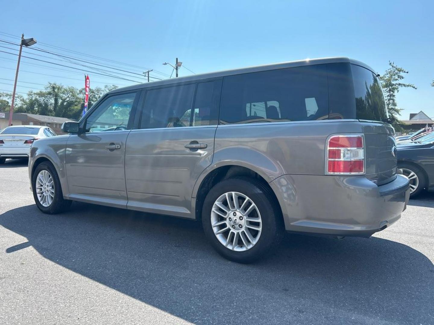 2014 GRAY FORD FLEX SEL (2FMHK6C89EB) with an 3.5L engine, Automatic transmission, located at 2514 Williamson Rd NE, Roanoke, VA, 24012, (540) 265-7770, 37.294636, -79.936249 - NO CREDIT CHECK FINANCING WITH ONLY $2500 DOWN PAYMENT!!!! Check out our website www.needausedvehicle.com for our No Credit Check/ In House Financing options!! No Credit Check Available!!! In House Financing Available!!! All Clean Title Vehicles (no Salvaged or flooded vehicles ever on our lot)! - Photo#2