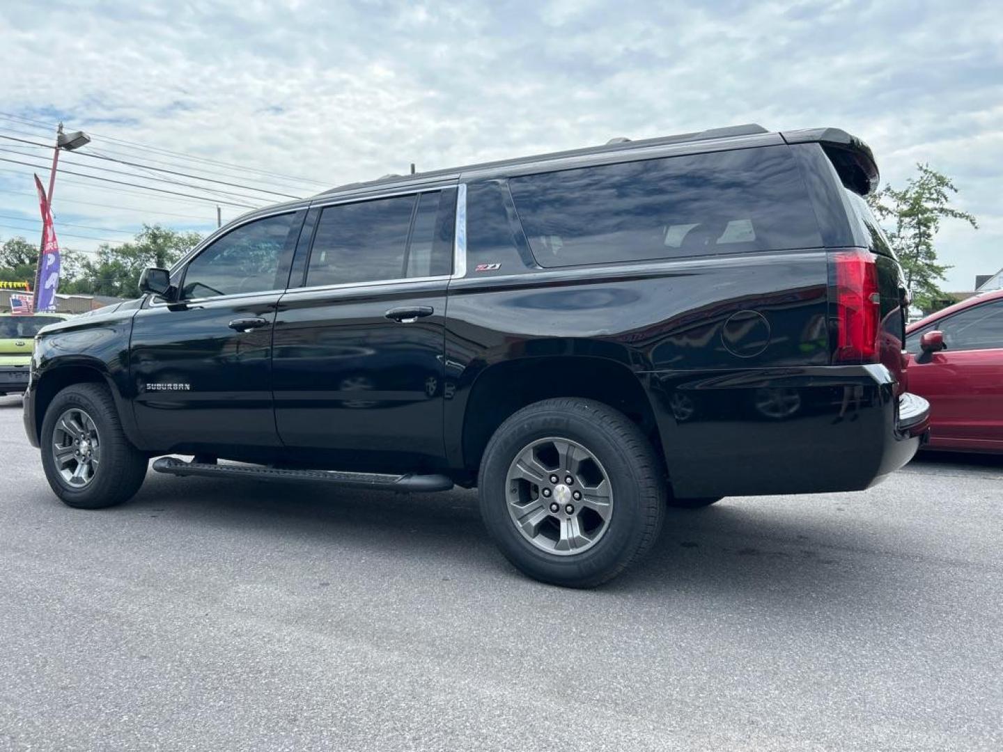2017 BLACK CHEVROLET SUBURBAN 1500 LT Z71 Package (1GNSKHKC8HR) with an 5.3L engine, Automatic transmission, located at 2514 Williamson Rd NE, Roanoke, VA, 24012, (540) 265-7770, 37.294636, -79.936249 - NO CREDIT CHECK FINANCING WITH ONLY $4500 DOWN PAYMENT!!!! Check out our website www.needausedvehicle.com for our No Credit Check/ In House Financing options!! No Credit Check Available!!! In House Financing Available!!! All Clean Title Vehicles (no Salvaged or flooded vehicles ever on our lot)! - Photo#1