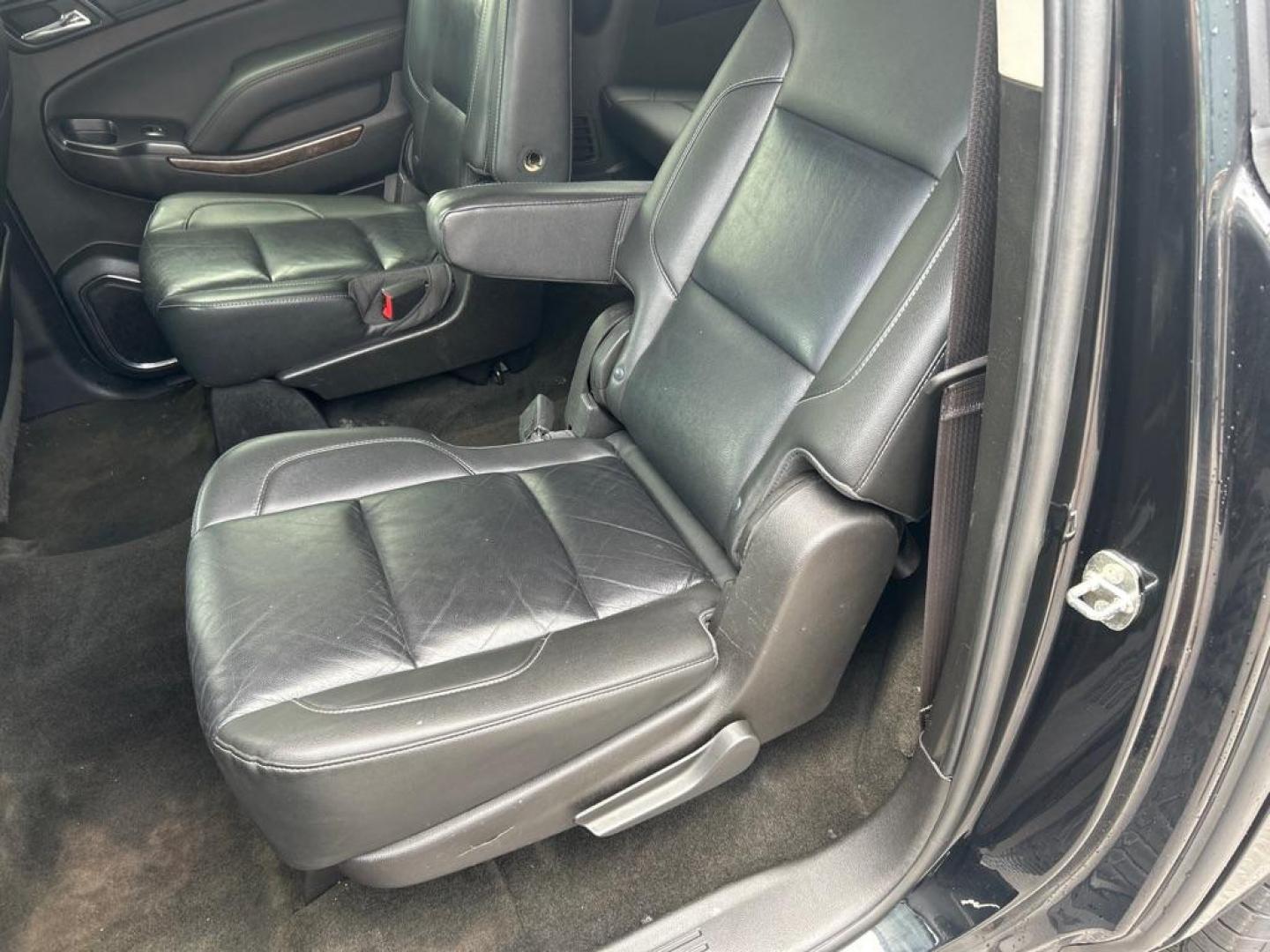 2017 BLACK CHEVROLET SUBURBAN 1500 LT Z71 Package (1GNSKHKC8HR) with an 5.3L engine, Automatic transmission, located at 2514 Williamson Rd NE, Roanoke, VA, 24012, (540) 265-7770, 37.294636, -79.936249 - NO CREDIT CHECK FINANCING WITH ONLY $4500 DOWN PAYMENT!!!! Check out our website www.needausedvehicle.com for our No Credit Check/ In House Financing options!! No Credit Check Available!!! In House Financing Available!!! All Clean Title Vehicles (no Salvaged or flooded vehicles ever on our lot)! - Photo#4