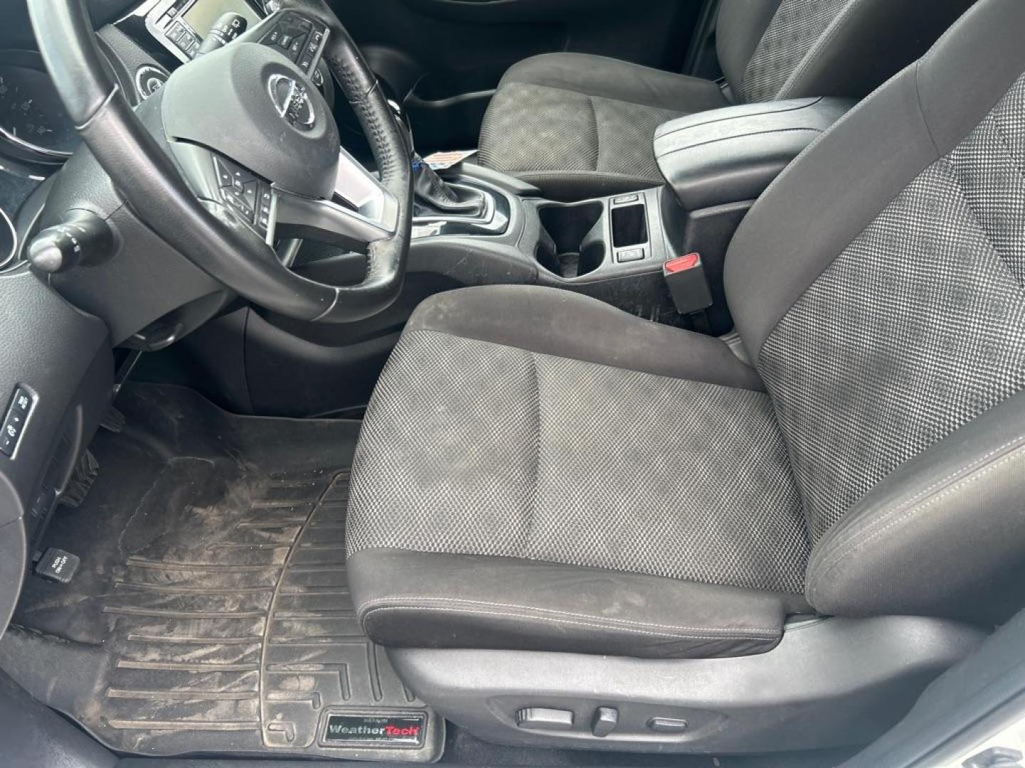 2017 WHITE NISSAN ROGUE SPORT S (JN1BJ1CR5HW) with an 2.0L engine, Continuously Variable transmission, located at 2514 Williamson Rd NE, Roanoke, VA, 24012, (540) 265-7770, 37.294636, -79.936249 - NO CREDIT CHECK FINANCING WITH ONLY $4500 DOWN PAYMENT!!!! Check out our website www.needausedvehicle.com for our No Credit Check/ In House Financing options!! No Credit Check Available!!! In House Financing Available!!! All Clean Title Vehicles (no Salvaged or flooded vehicles ever on our lot)! - Photo#8