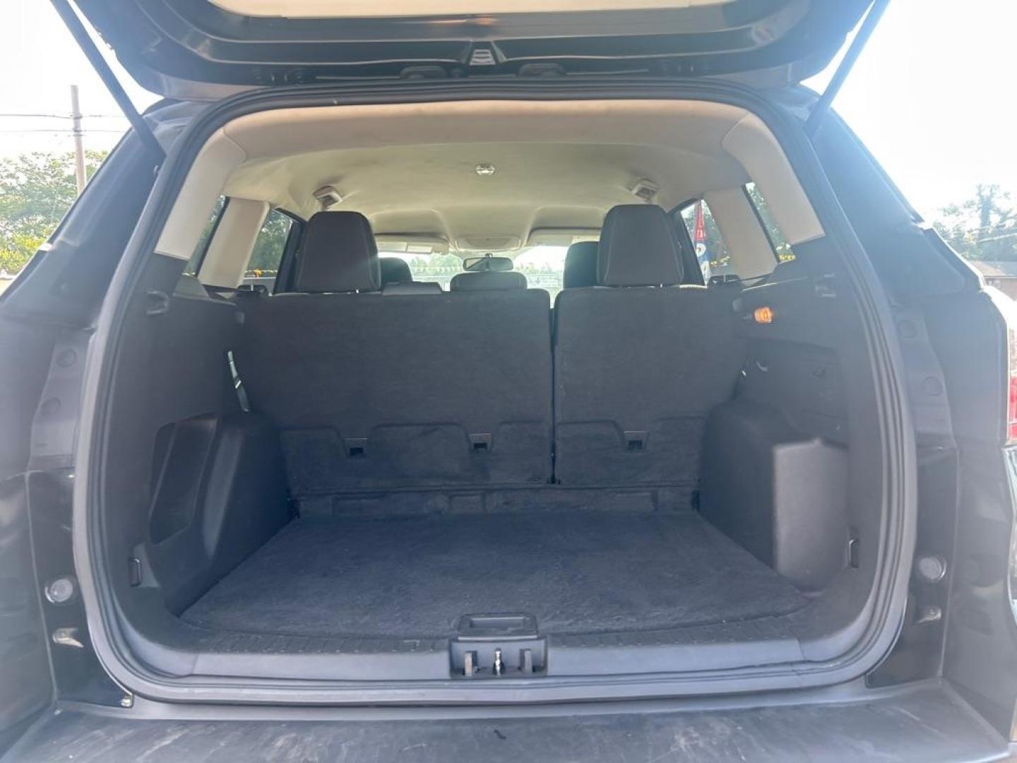 2018 BLACK FORD ESCAPE SE (1FMCU0GD1JU) with an 1.5L engine, Automatic transmission, located at 2514 Williamson Rd NE, Roanoke, VA, 24012, (540) 265-7770, 37.294636, -79.936249 - NO CREDIT CHECK FINANCING WITH ONLY $2800 DOWN PAYMENT!!!! Check out our website www.needausedvehicle.com for our No Credit Check/ In House Financing options!! No Credit Check Available!!! In House Financing Available!!! All Clean Title Vehicles (no Salvaged or flooded vehicles ever on our lot)! - Photo#4