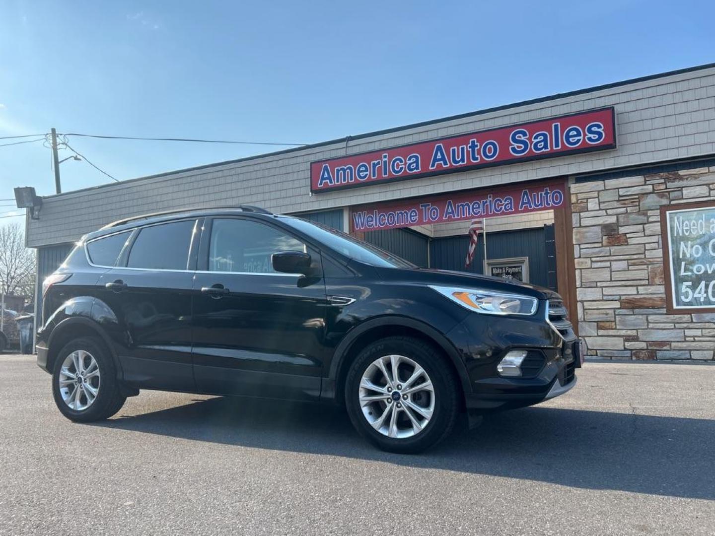 2018 BLACK FORD ESCAPE SE (1FMCU0GD1JU) with an 1.5L engine, Automatic transmission, located at 2514 Williamson Rd NE, Roanoke, VA, 24012, (540) 265-7770, 37.294636, -79.936249 - Photo#0