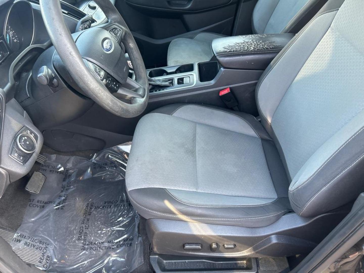 2018 BLACK FORD ESCAPE SE (1FMCU0GD1JU) with an 1.5L engine, Automatic transmission, located at 2514 Williamson Rd NE, Roanoke, VA, 24012, (540) 265-7770, 37.294636, -79.936249 - Photo#8