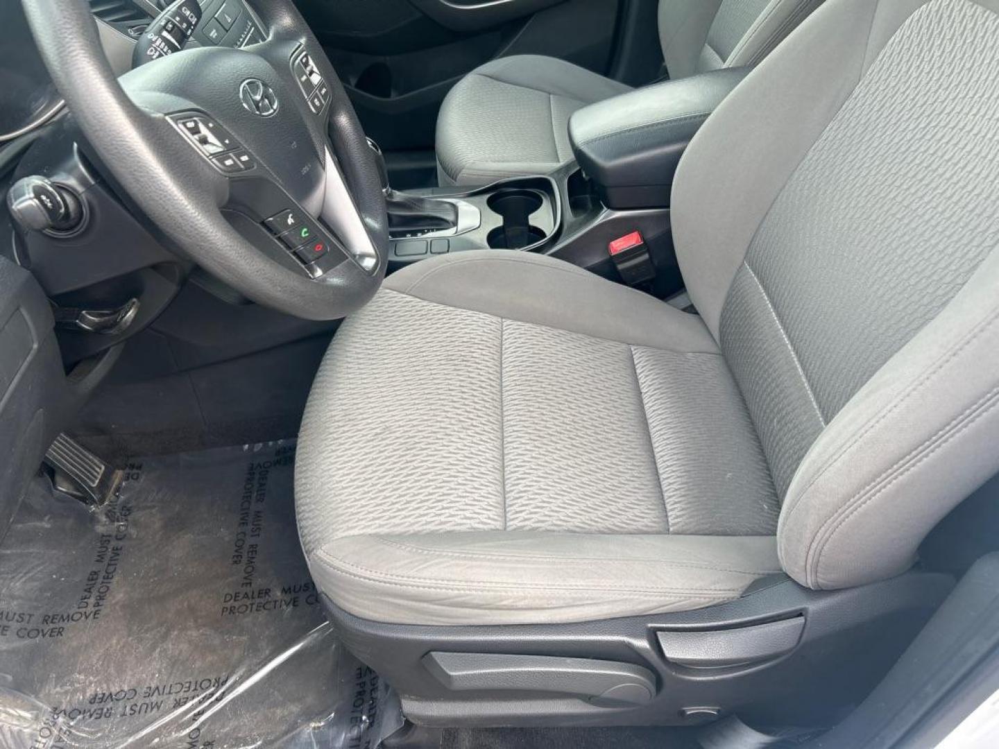 2015 WHITE HYUNDAI SANTA FE SPORT SPORT (5XYZTDLB6FG) with an 2.4L engine, Automatic transmission, located at 2514 Williamson Rd NE, Roanoke, VA, 24012, (540) 265-7770, 37.294636, -79.936249 - Photo#6