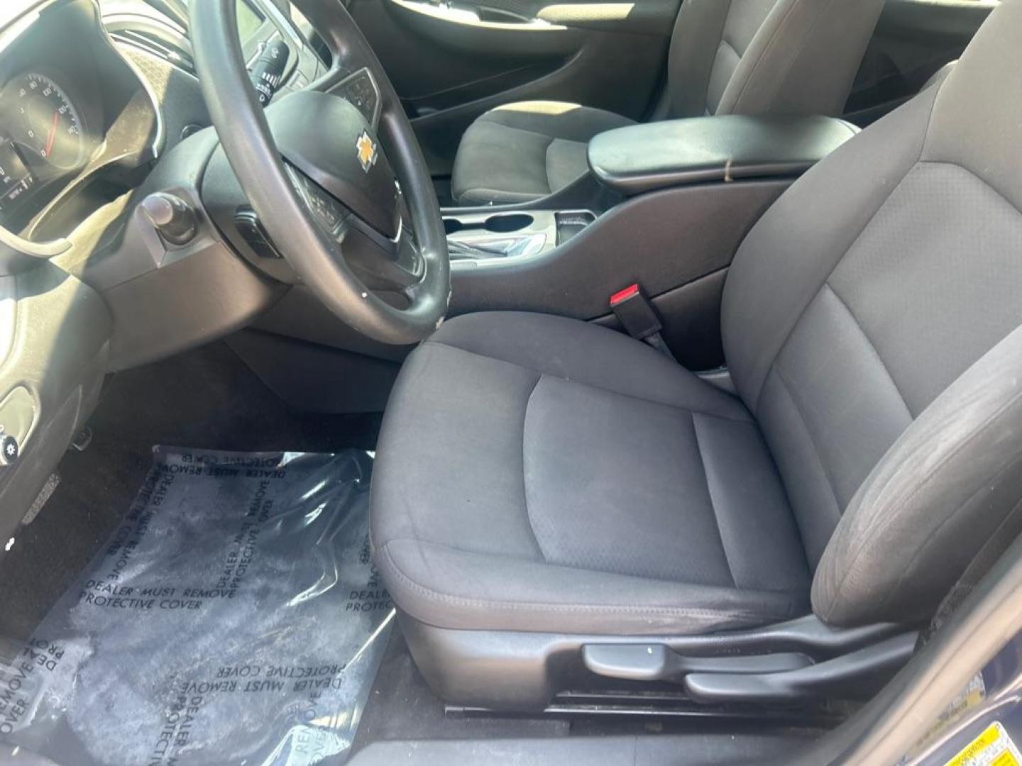 2018 BLUE CHEVROLET MALIBU LS (1G1ZC5ST0JF) with an 1.5L engine, Automatic transmission, located at 2514 Williamson Rd NE, Roanoke, VA, 24012, (540) 265-7770, 37.294636, -79.936249 - Photo#4