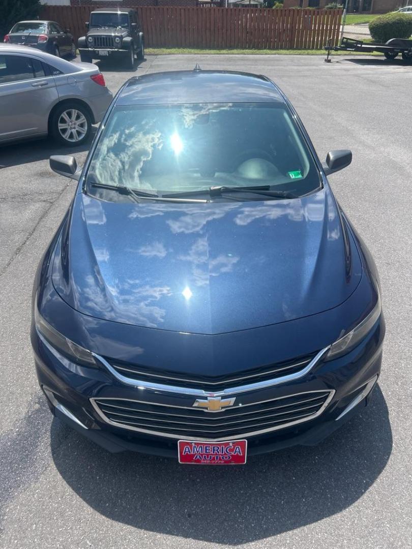 2018 BLUE CHEVROLET MALIBU LS (1G1ZC5ST0JF) with an 1.5L engine, Automatic transmission, located at 2514 Williamson Rd NE, Roanoke, VA, 24012, (540) 265-7770, 37.294636, -79.936249 - Photo#10