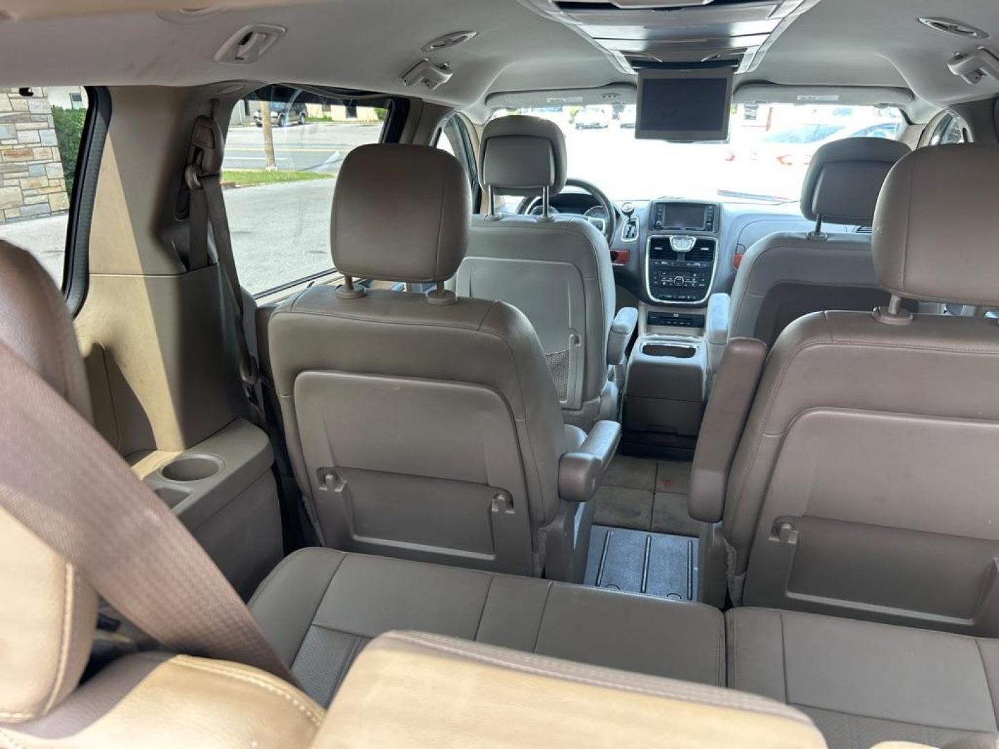 2015 GRAY CHRYSLER TOWN and COUNTRY TOURING L (2C4RC1CG3FR) with an 3.6L engine, Automatic transmission, located at 2514 Williamson Rd NE, Roanoke, VA, 24012, (540) 265-7770, 37.294636, -79.936249 - NO CREDIT CHECK FINANCING WITH ONLY $2500 DOWN PAYMENT!!!! Check out our website www.needausedvehicle.com for our No Credit Check/ In House Financing options!! No Credit Check Available!!! In House Financing Available!!! All Clean Title Vehicles (no Salvaged or flooded vehicles ever on our lot)! - Photo#3