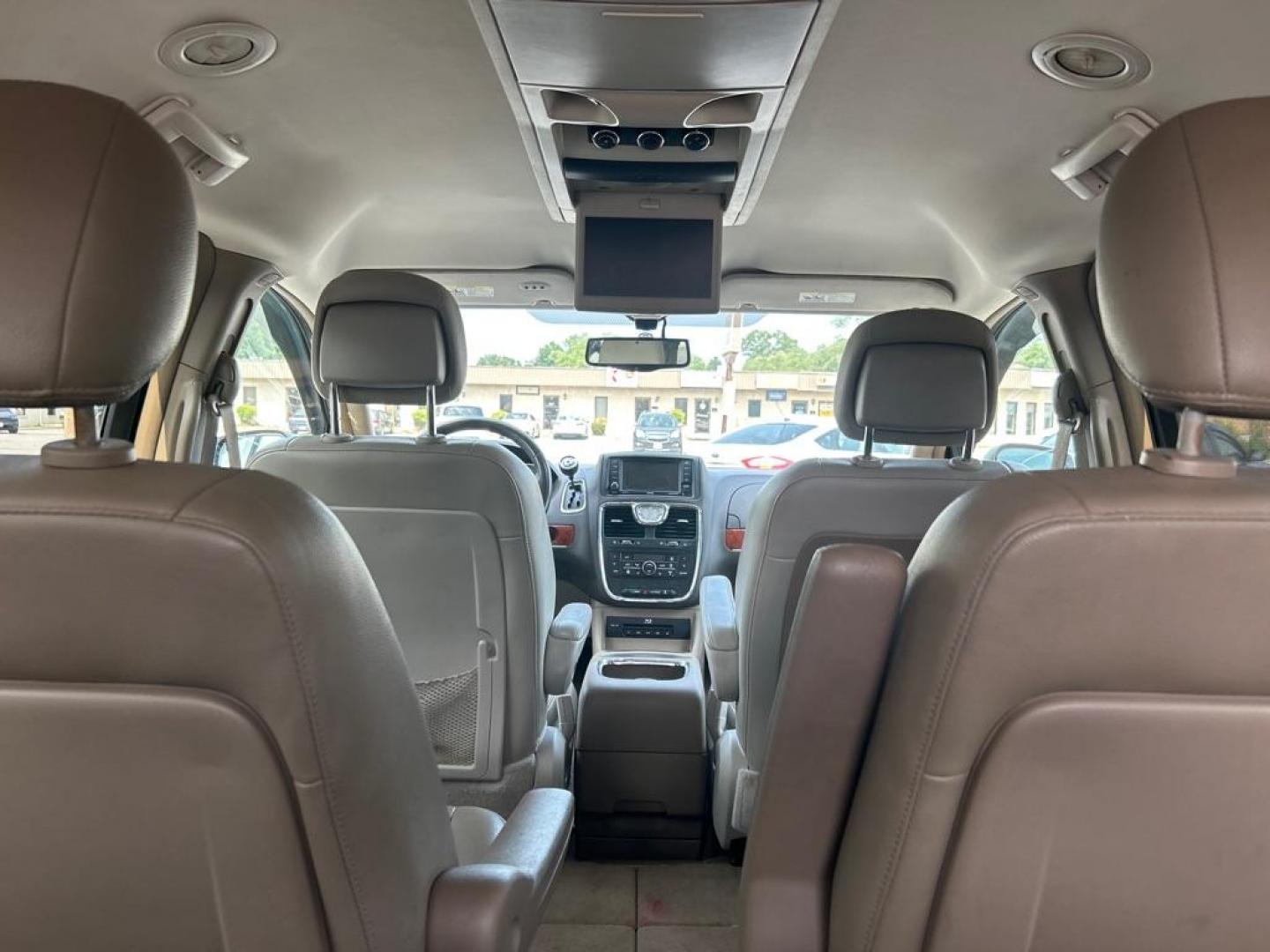 2015 GRAY CHRYSLER TOWN and COUNTRY TOURING L (2C4RC1CG3FR) with an 3.6L engine, Automatic transmission, located at 2514 Williamson Rd NE, Roanoke, VA, 24012, (540) 265-7770, 37.294636, -79.936249 - NO CREDIT CHECK FINANCING WITH ONLY $2500 DOWN PAYMENT!!!! Check out our website www.needausedvehicle.com for our No Credit Check/ In House Financing options!! No Credit Check Available!!! In House Financing Available!!! All Clean Title Vehicles (no Salvaged or flooded vehicles ever on our lot)! - Photo#4