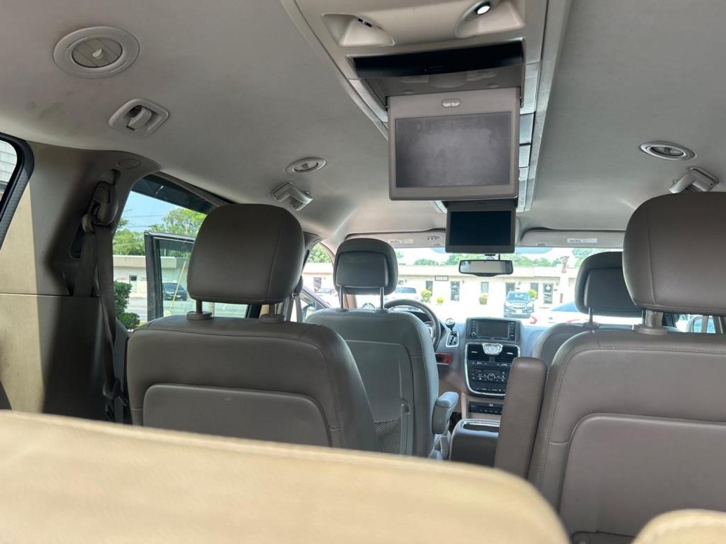 2015 GRAY CHRYSLER TOWN and COUNTRY TOURING L (2C4RC1CG3FR) with an 3.6L engine, Automatic transmission, located at 2514 Williamson Rd NE, Roanoke, VA, 24012, (540) 265-7770, 37.294636, -79.936249 - NO CREDIT CHECK FINANCING WITH ONLY $2500 DOWN PAYMENT!!!! Check out our website www.needausedvehicle.com for our No Credit Check/ In House Financing options!! No Credit Check Available!!! In House Financing Available!!! All Clean Title Vehicles (no Salvaged or flooded vehicles ever on our lot)! - Photo#6