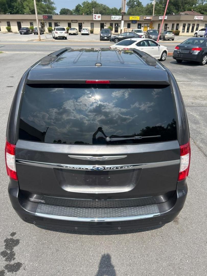 2015 GRAY CHRYSLER TOWN and COUNTRY TOURING L (2C4RC1CG3FR) with an 3.6L engine, Automatic transmission, located at 2514 Williamson Rd NE, Roanoke, VA, 24012, (540) 265-7770, 37.294636, -79.936249 - NO CREDIT CHECK FINANCING WITH ONLY $2500 DOWN PAYMENT!!!! Check out our website www.needausedvehicle.com for our No Credit Check/ In House Financing options!! No Credit Check Available!!! In House Financing Available!!! All Clean Title Vehicles (no Salvaged or flooded vehicles ever on our lot)! - Photo#11
