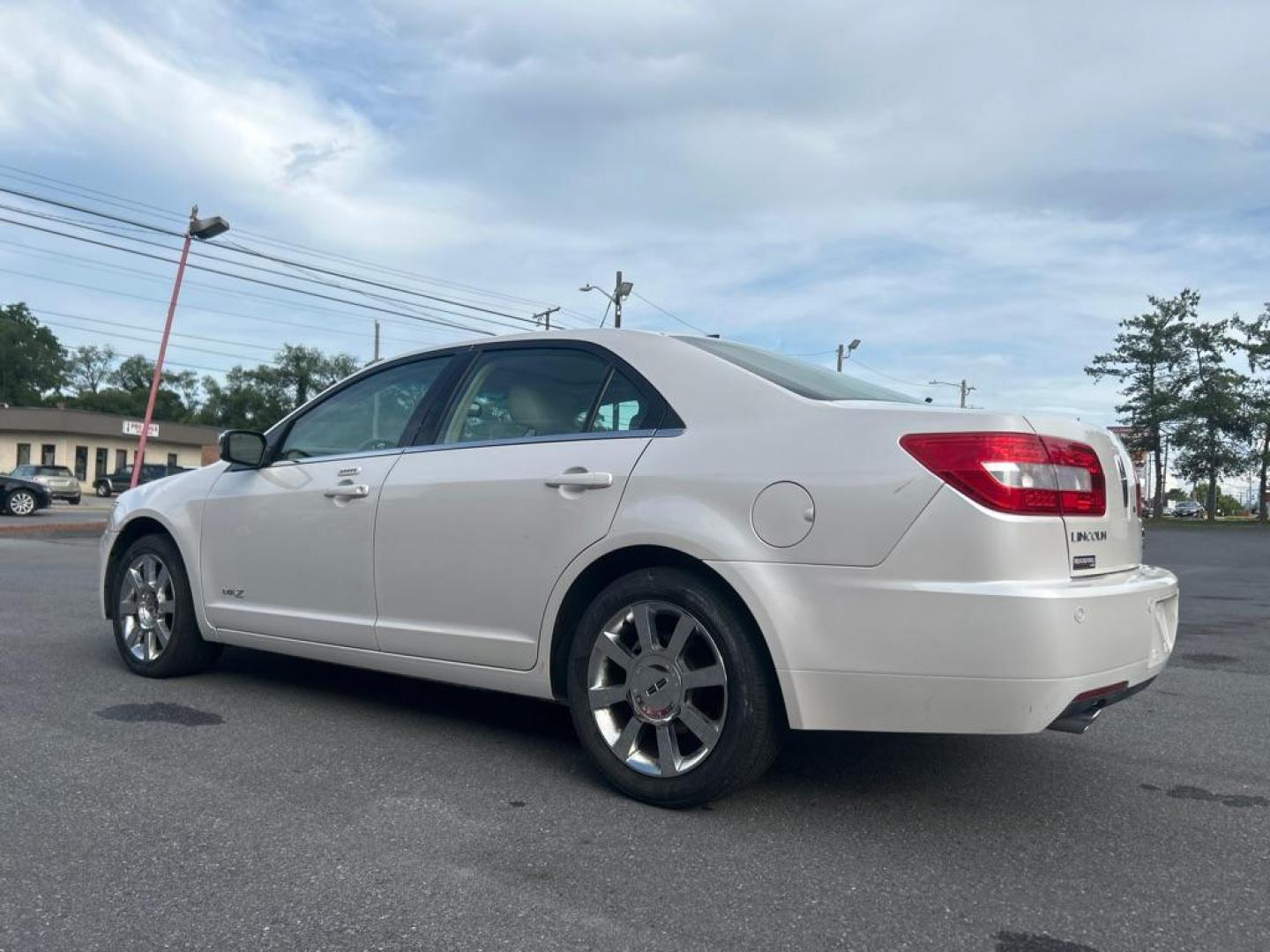 2009 WHITE LINCOLN MKZ (3LNHM28T49R) with an 3.5L engine, Automatic transmission, located at 2514 Williamson Rd NE, Roanoke, VA, 24012, (540) 265-7770, 37.294636, -79.936249 - NO CREDIT CHECK FINANCING WITH ONLY $1800 DOWN PAYMENT!!!! Check out our website www.needausedvehicle.com for our No Credit Check/ In House Financing options!! No Credit Check Available!!! In House Financing Available!!! All Clean Title Vehicles (no Salvaged or flooded vehicles ever on our lot)! - Photo#2