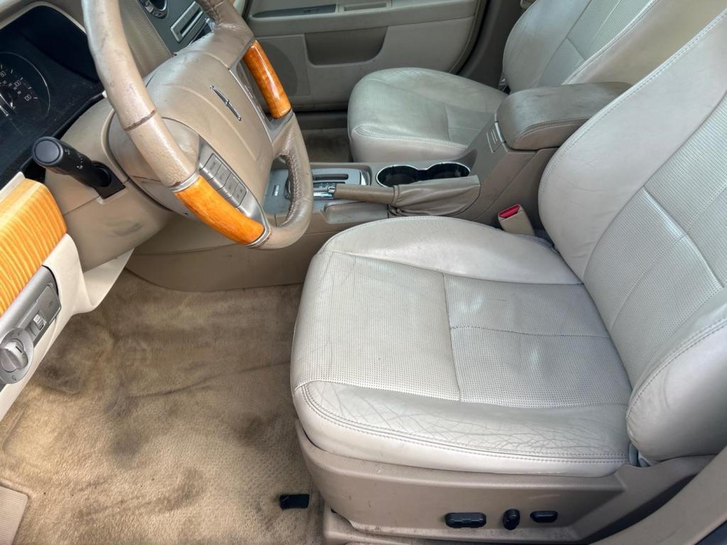 2009 WHITE LINCOLN MKZ (3LNHM28T49R) with an 3.5L engine, Automatic transmission, located at 2514 Williamson Rd NE, Roanoke, VA, 24012, (540) 265-7770, 37.294636, -79.936249 - NO CREDIT CHECK FINANCING WITH ONLY $1800 DOWN PAYMENT!!!! Check out our website www.needausedvehicle.com for our No Credit Check/ In House Financing options!! No Credit Check Available!!! In House Financing Available!!! All Clean Title Vehicles (no Salvaged or flooded vehicles ever on our lot)! - Photo#6