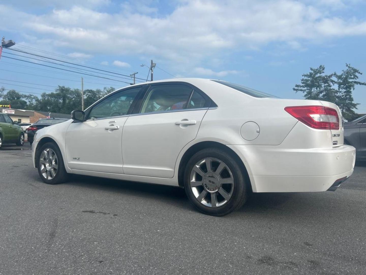 2009 WHITE LINCOLN MKZ (3LNHM28T49R) with an 3.5L engine, Automatic transmission, located at 2514 Williamson Rd NE, Roanoke, VA, 24012, (540) 265-7770, 37.294636, -79.936249 - NO CREDIT CHECK FINANCING WITH ONLY $1700 DOWN PAYMENT!!!! Check out our website www.needausedvehicle.com for our No Credit Check/ In House Financing options!! No Credit Check Available!!! In House Financing Available!!! All Clean Title Vehicles (no Salvaged or flooded vehicles ever on our lot)! - Photo#2