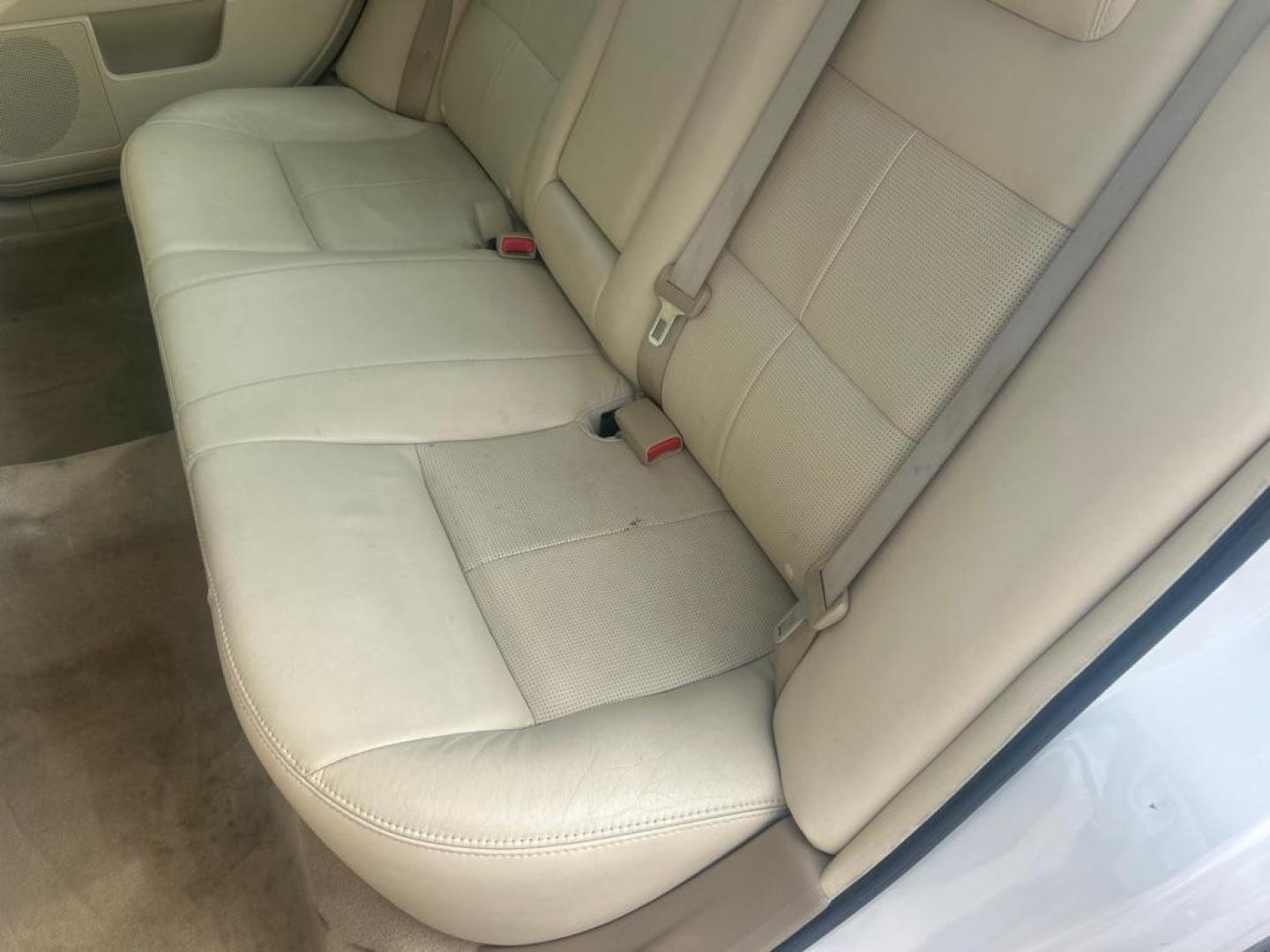 2009 WHITE LINCOLN MKZ (3LNHM28T49R) with an 3.5L engine, Automatic transmission, located at 2514 Williamson Rd NE, Roanoke, VA, 24012, (540) 265-7770, 37.294636, -79.936249 - NO CREDIT CHECK FINANCING WITH ONLY $1700 DOWN PAYMENT!!!! Check out our website www.needausedvehicle.com for our No Credit Check/ In House Financing options!! No Credit Check Available!!! In House Financing Available!!! All Clean Title Vehicles (no Salvaged or flooded vehicles ever on our lot)! - Photo#4