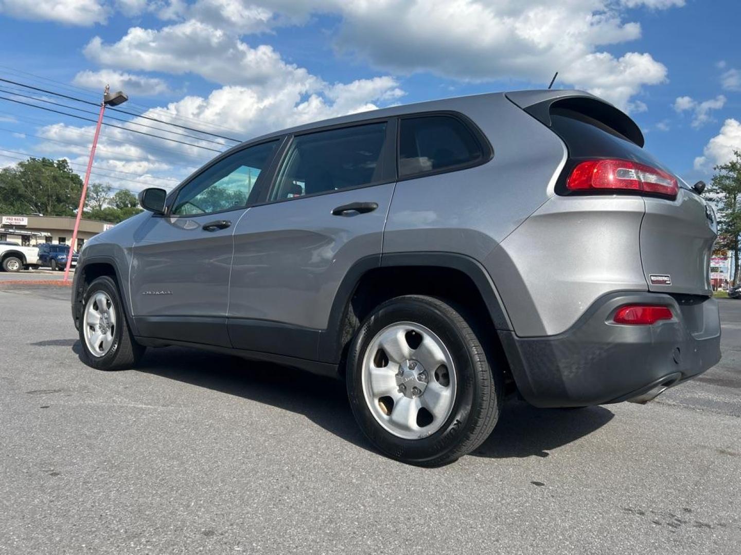 2014 SILVER JEEP CHEROKEE SPORT (1C4PJLAB5EW) with an 2.4L engine, Automatic transmission, located at 2514 Williamson Rd NE, Roanoke, VA, 24012, (540) 265-7770, 37.294636, -79.936249 - NO CREDIT CHECK FINANCING WITH ONLY $3800 DOWN PAYMENT!!!! Check out our website www.needausedvehicle.com for our No Credit Check/ In House Financing options!! No Credit Check Available!!! In House Financing Available!!! All Clean Title Vehicles (no Salvaged or flooded vehicles ever on our lot)! - Photo#1