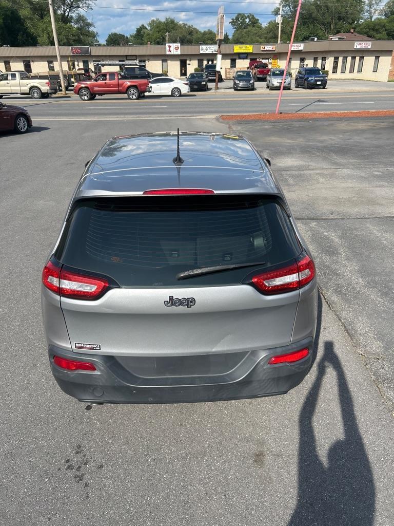 2014 SILVER JEEP CHEROKEE SPORT (1C4PJLAB5EW) with an 2.4L engine, Automatic transmission, located at 2514 Williamson Rd NE, Roanoke, VA, 24012, (540) 265-7770, 37.294636, -79.936249 - NO CREDIT CHECK FINANCING WITH ONLY $3300 DOWN PAYMENT!!!! Check out our website www.needausedvehicle.com for our No Credit Check/ In House Financing options!! No Credit Check Available!!! In House Financing Available!!! All Clean Title Vehicles (no Salvaged or flooded vehicles ever on our lot)! - Photo#3