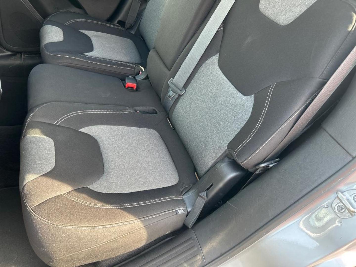 2014 SILVER JEEP CHEROKEE SPORT (1C4PJLAB5EW) with an 2.4L engine, Automatic transmission, located at 2514 Williamson Rd NE, Roanoke, VA, 24012, (540) 265-7770, 37.294636, -79.936249 - NO CREDIT CHECK FINANCING WITH ONLY $3800 DOWN PAYMENT!!!! Check out our website www.needausedvehicle.com for our No Credit Check/ In House Financing options!! No Credit Check Available!!! In House Financing Available!!! All Clean Title Vehicles (no Salvaged or flooded vehicles ever on our lot)! - Photo#4