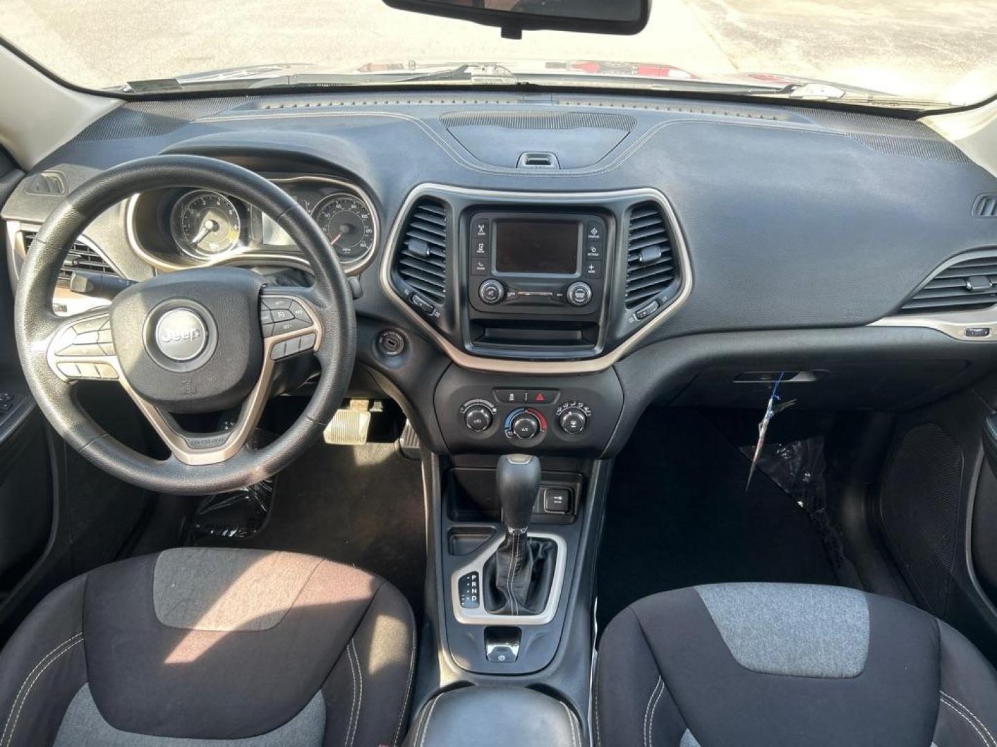 2014 SILVER JEEP CHEROKEE SPORT (1C4PJLAB5EW) with an 2.4L engine, Automatic transmission, located at 2514 Williamson Rd NE, Roanoke, VA, 24012, (540) 265-7770, 37.294636, -79.936249 - NO CREDIT CHECK FINANCING WITH ONLY $3800 DOWN PAYMENT!!!! Check out our website www.needausedvehicle.com for our No Credit Check/ In House Financing options!! No Credit Check Available!!! In House Financing Available!!! All Clean Title Vehicles (no Salvaged or flooded vehicles ever on our lot)! - Photo#5