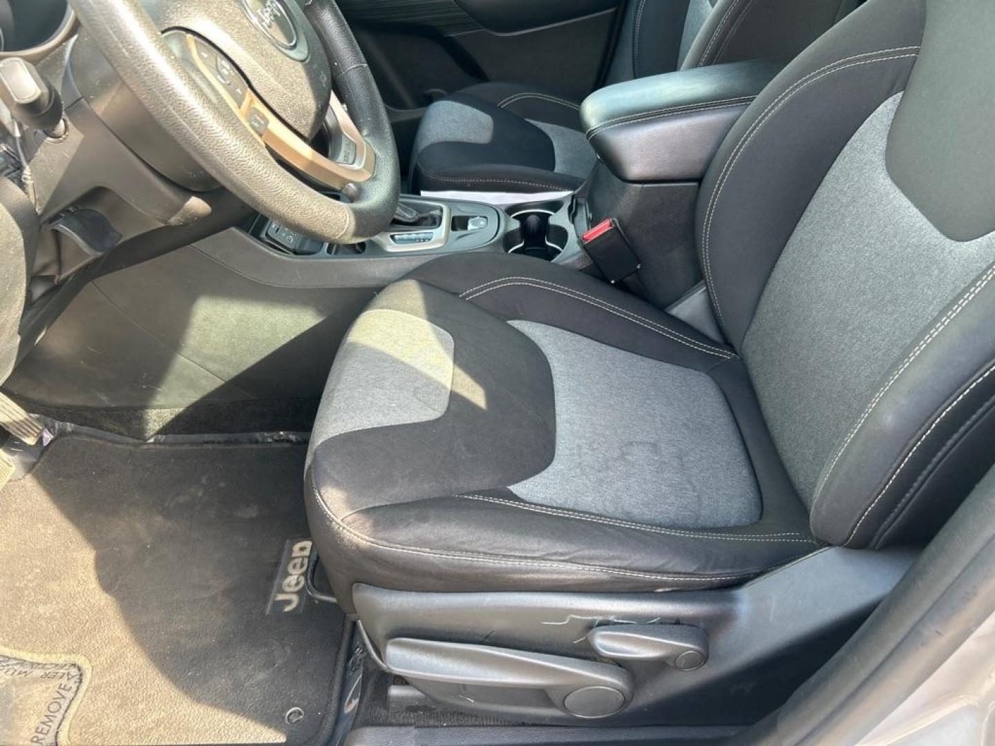 2014 SILVER JEEP CHEROKEE SPORT (1C4PJLAB5EW) with an 2.4L engine, Automatic transmission, located at 2514 Williamson Rd NE, Roanoke, VA, 24012, (540) 265-7770, 37.294636, -79.936249 - NO CREDIT CHECK FINANCING WITH ONLY $3800 DOWN PAYMENT!!!! Check out our website www.needausedvehicle.com for our No Credit Check/ In House Financing options!! No Credit Check Available!!! In House Financing Available!!! All Clean Title Vehicles (no Salvaged or flooded vehicles ever on our lot)! - Photo#6