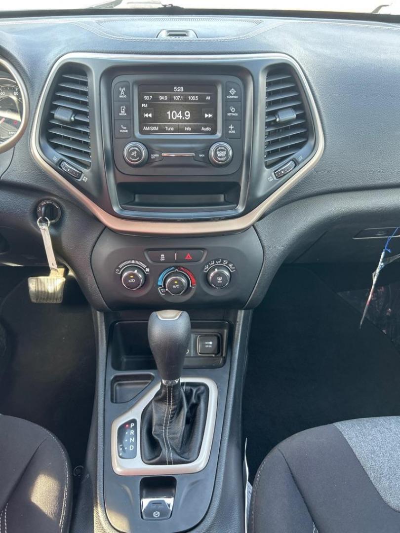 2014 SILVER JEEP CHEROKEE SPORT (1C4PJLAB5EW) with an 2.4L engine, Automatic transmission, located at 2514 Williamson Rd NE, Roanoke, VA, 24012, (540) 265-7770, 37.294636, -79.936249 - NO CREDIT CHECK FINANCING WITH ONLY $3800 DOWN PAYMENT!!!! Check out our website www.needausedvehicle.com for our No Credit Check/ In House Financing options!! No Credit Check Available!!! In House Financing Available!!! All Clean Title Vehicles (no Salvaged or flooded vehicles ever on our lot)! - Photo#11
