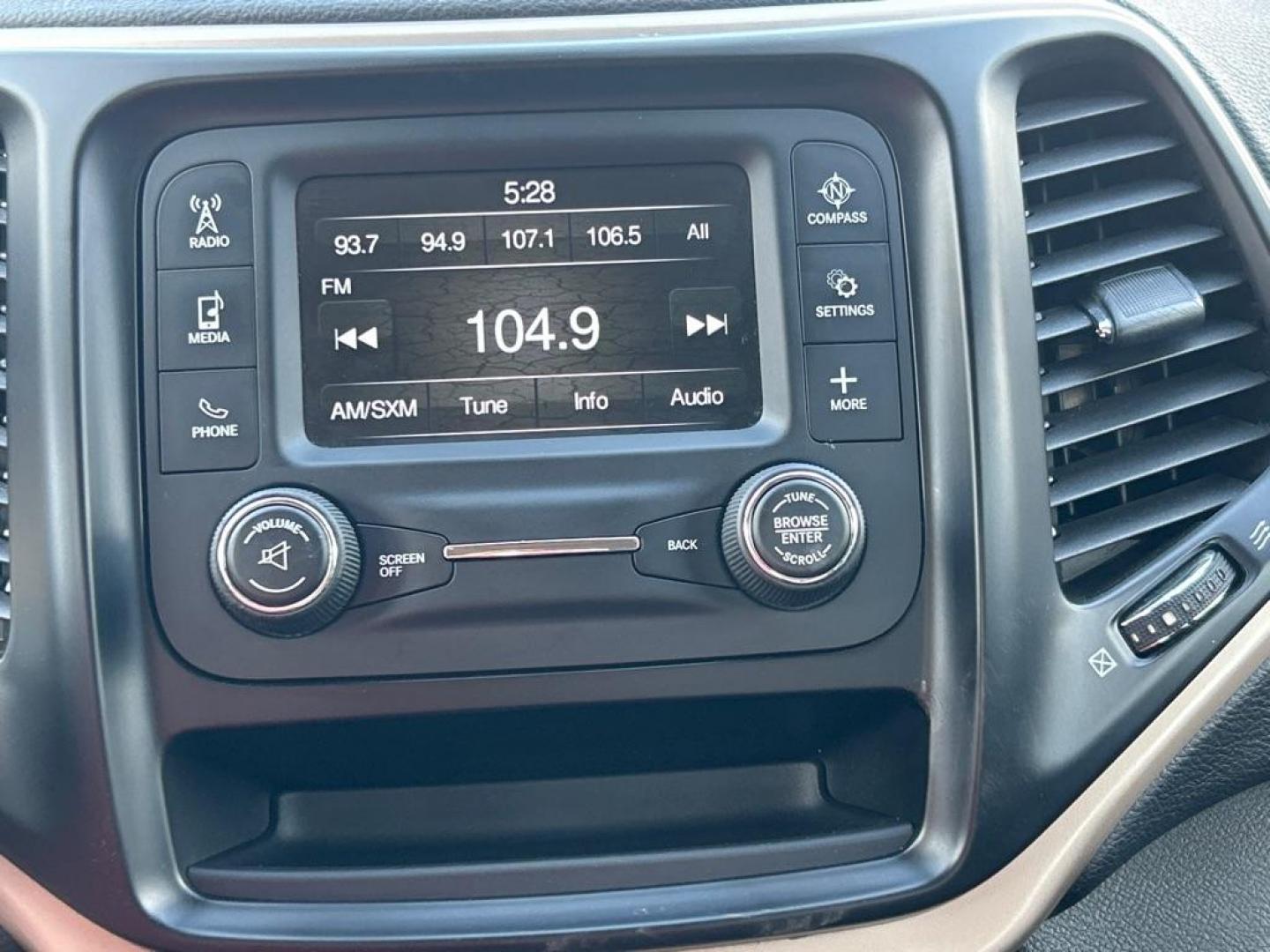 2014 SILVER JEEP CHEROKEE SPORT (1C4PJLAB5EW) with an 2.4L engine, Automatic transmission, located at 2514 Williamson Rd NE, Roanoke, VA, 24012, (540) 265-7770, 37.294636, -79.936249 - NO CREDIT CHECK FINANCING WITH ONLY $3800 DOWN PAYMENT!!!! Check out our website www.needausedvehicle.com for our No Credit Check/ In House Financing options!! No Credit Check Available!!! In House Financing Available!!! All Clean Title Vehicles (no Salvaged or flooded vehicles ever on our lot)! - Photo#9