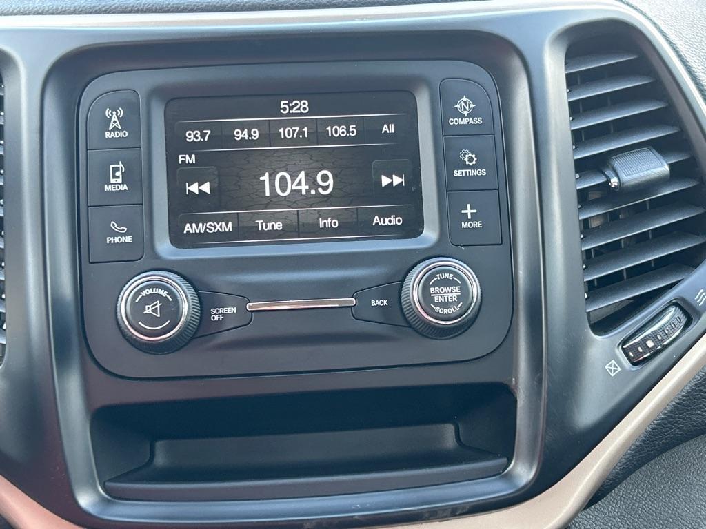 2014 SILVER JEEP CHEROKEE SPORT (1C4PJLAB5EW) with an 2.4L engine, Automatic transmission, located at 2514 Williamson Rd NE, Roanoke, VA, 24012, (540) 265-7770, 37.294636, -79.936249 - NO CREDIT CHECK FINANCING WITH ONLY $3300 DOWN PAYMENT!!!! Check out our website www.needausedvehicle.com for our No Credit Check/ In House Financing options!! No Credit Check Available!!! In House Financing Available!!! All Clean Title Vehicles (no Salvaged or flooded vehicles ever on our lot)! - Photo#12