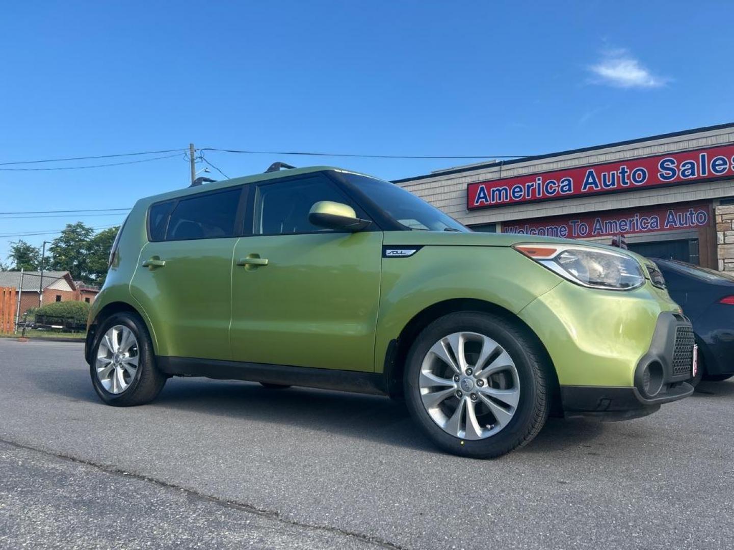 2015 GREEN KIA SOUL + (KNDJP3A5XF7) with an 2.0L engine, Automatic transmission, located at 2514 Williamson Rd NE, Roanoke, VA, 24012, (540) 265-7770, 37.294636, -79.936249 - NO CREDIT CHECK FINANCING WITH ONLY $3000 DOWN PAYMENT!!!! Check out our website www.needausedvehicle.com for our No Credit Check/ In House Financing options!! No Credit Check Available!!! In House Financing Available!!! All Clean Title Vehicles (no Salvaged or flooded vehicles ever on our lot)! - Photo#0