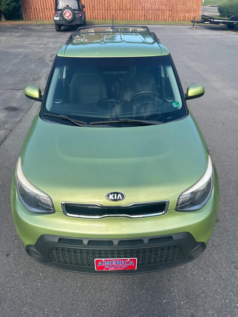 2015 GREEN KIA SOUL + (KNDJP3A5XF7) with an 2.0L engine, Automatic transmission, located at 2514 Williamson Rd NE, Roanoke, VA, 24012, (540) 265-7770, 37.294636, -79.936249 - NO CREDIT CHECK FINANCING WITH ONLY $2800 DOWN PAYMENT!!!! Check out our website www.needausedvehicle.com for our No Credit Check/ In House Financing options!! No Credit Check Available!!! In House Financing Available!!! All Clean Title Vehicles (no Salvaged or flooded vehicles ever on our lot)! - Photo#1