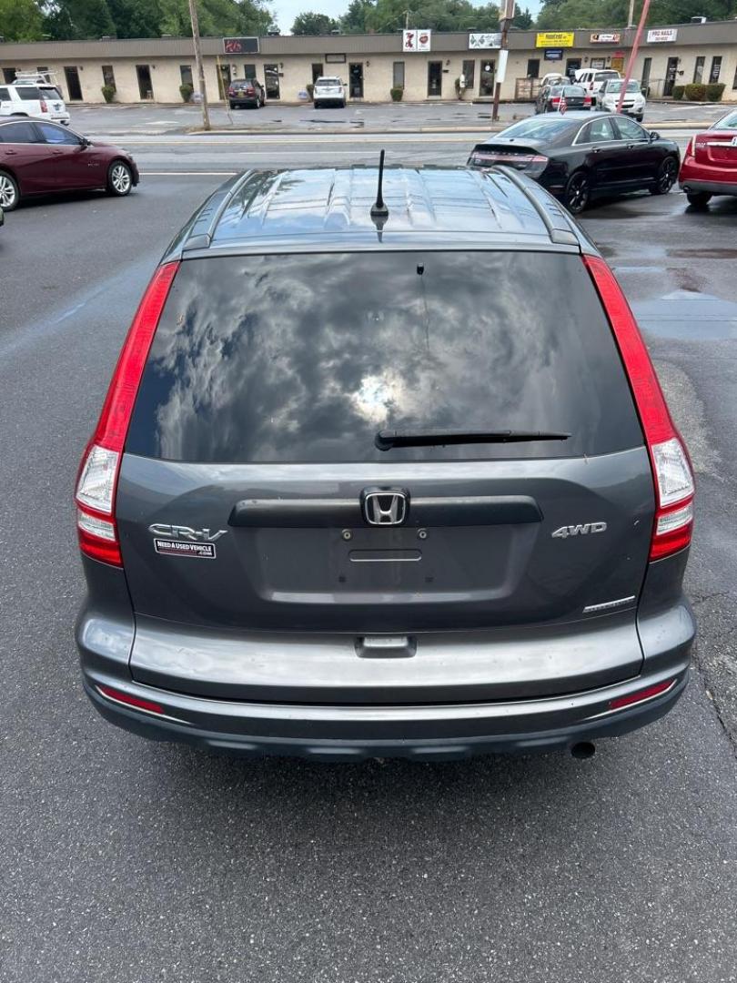 2011 GRAY HONDA CR-V SE (5J6RE4H44BL) with an 2.4L engine, Automatic transmission, located at 2514 Williamson Rd NE, Roanoke, VA, 24012, (540) 265-7770, 37.294636, -79.936249 - NO CREDIT CHECK FINANCING WITH ONLY $3000 DOWN PAYMENT!!!! Check out our website www.needausedvehicle.com for our No Credit Check/ In House Financing options!! No Credit Check Available!!! In House Financing Available!!! All Clean Title Vehicles (no Salvaged or flooded vehicles ever on our lot)! - Photo#3