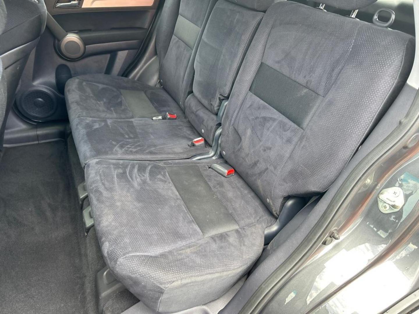 2011 GRAY HONDA CR-V SE (5J6RE4H44BL) with an 2.4L engine, Automatic transmission, located at 2514 Williamson Rd NE, Roanoke, VA, 24012, (540) 265-7770, 37.294636, -79.936249 - NO CREDIT CHECK FINANCING WITH ONLY $3000 DOWN PAYMENT!!!! Check out our website www.needausedvehicle.com for our No Credit Check/ In House Financing options!! No Credit Check Available!!! In House Financing Available!!! All Clean Title Vehicles (no Salvaged or flooded vehicles ever on our lot)! - Photo#6