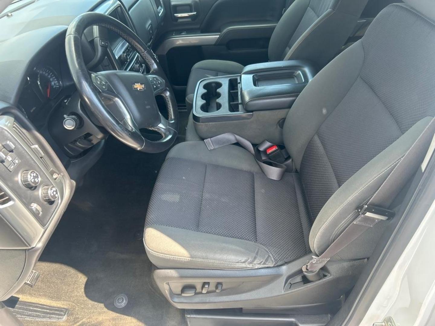 2014 WHITE CHEVROLET SILVERADO 1500 LT (1GCVKREC4EZ) with an 5.3L engine, Automatic transmission, located at 2514 Williamson Rd NE, Roanoke, VA, 24012, (540) 265-7770, 37.294636, -79.936249 - NO CREDIT CHECK FINANCING WITH ONLY $4300 DOWN PAYMENT!!!! Check out our website www.needausedvehicle.com for our No Credit Check/ In House Financing options!! No Credit Check Available!!! In House Financing Available!!! All Clean Title Vehicles (no Salvaged or flooded vehicles ever on our lot)! - Photo#4