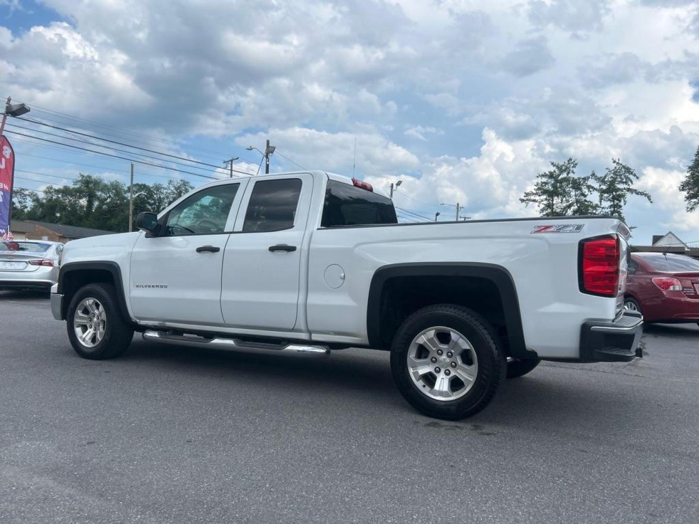 2014 WHITE CHEVROLET SILVERADO 1500 LT (1GCVKREC4EZ) with an 5.3L engine, Automatic transmission, located at 2514 Williamson Rd NE, Roanoke, VA, 24012, (540) 265-7770, 37.294636, -79.936249 - NO CREDIT CHECK FINANCING WITH ONLY $4300 DOWN PAYMENT!!!! Check out our website www.needausedvehicle.com for our No Credit Check/ In House Financing options!! No Credit Check Available!!! In House Financing Available!!! All Clean Title Vehicles (no Salvaged or flooded vehicles ever on our lot)! - Photo#1