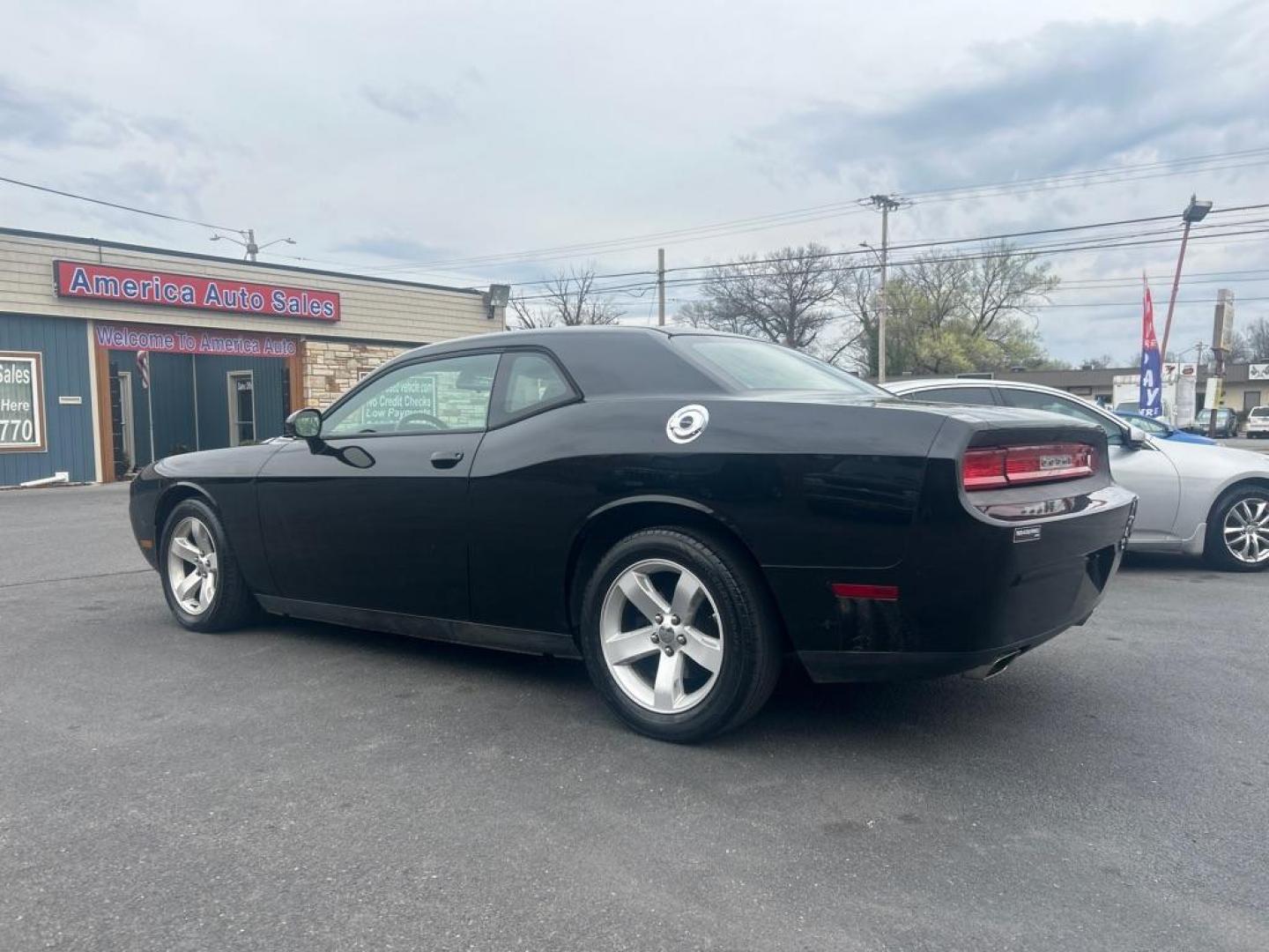 2013 BLACK DODGE CHALLENGER SXT (2C3CDYAG7DH) with an 3.6L engine, Automatic transmission, located at 2514 Williamson Rd NE, Roanoke, VA, 24012, (540) 265-7770, 37.294636, -79.936249 - NO CREDIT CHECK FINANCING WITH ONLY $3800 DOWN PAYMENT!!!! Check out our website www.needausedvehicle.com for our No Credit Check/ In House Financing options!! No Credit Check Available!!! In House Financing Available!!! All Clean Title Vehicles (no Salvaged or flooded vehicles ever on our lot)! - Photo#2