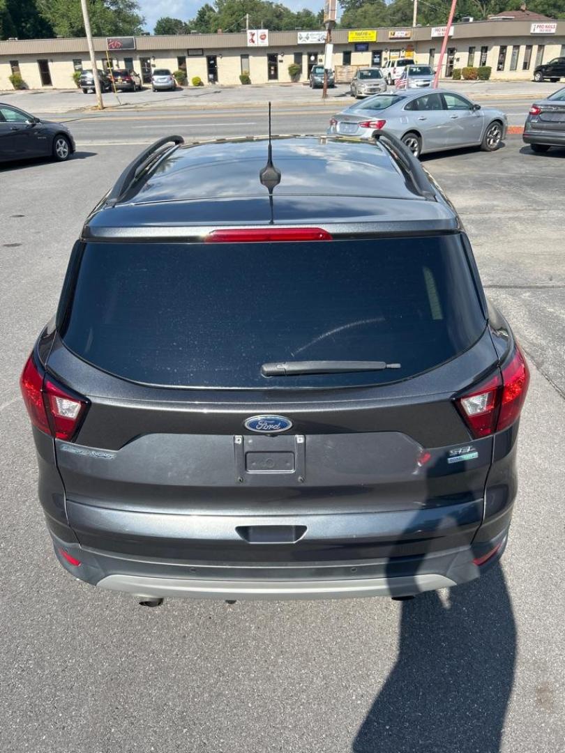 2019 GRAY FORD ESCAPE SEL (1FMCU0HD0KU) with an 1.5L engine, Automatic transmission, located at 2514 Williamson Rd NE, Roanoke, VA, 24012, (540) 265-7770, 37.294636, -79.936249 - NO CREDIT CHECK FINANCING WITH ONLY $3300 DOWN PAYMENT!!!! Check out our website www.needausedvehicle.com for our No Credit Check/ In House Financing options!! No Credit Check Available!!! In House Financing Available!!! All Clean Title Vehicles (no Salvaged or flooded vehicles ever on our lot)! - Photo#3