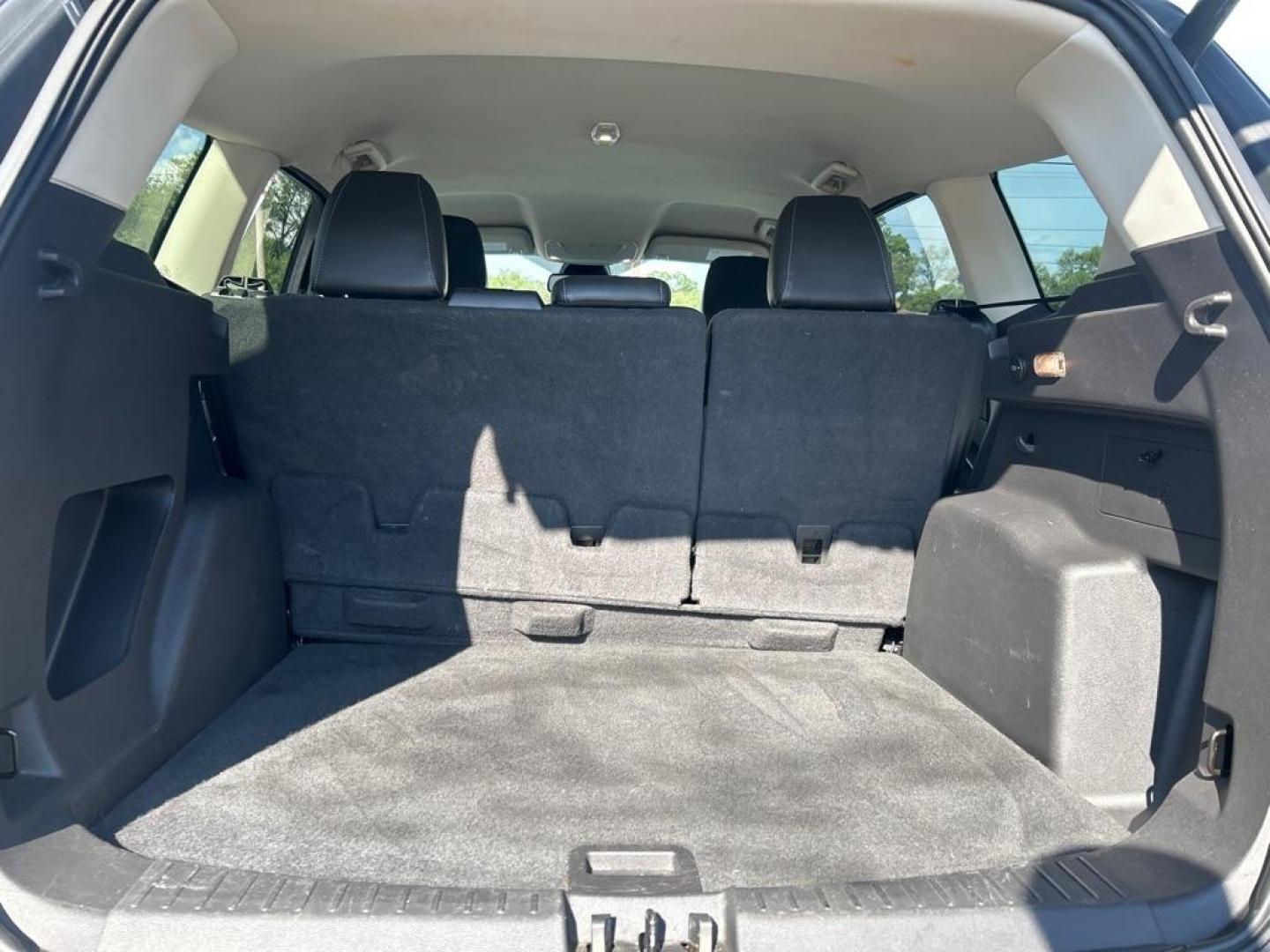 2019 GRAY FORD ESCAPE SEL (1FMCU0HD0KU) with an 1.5L engine, Automatic transmission, located at 2514 Williamson Rd NE, Roanoke, VA, 24012, (540) 265-7770, 37.294636, -79.936249 - NO CREDIT CHECK FINANCING WITH ONLY $3300 DOWN PAYMENT!!!! Check out our website www.needausedvehicle.com for our No Credit Check/ In House Financing options!! No Credit Check Available!!! In House Financing Available!!! All Clean Title Vehicles (no Salvaged or flooded vehicles ever on our lot)! - Photo#4