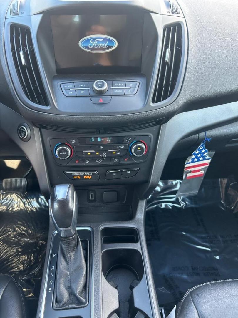 2019 GRAY FORD ESCAPE SEL (1FMCU0HD0KU) with an 1.5L engine, Automatic transmission, located at 2514 Williamson Rd NE, Roanoke, VA, 24012, (540) 265-7770, 37.294636, -79.936249 - NO CREDIT CHECK FINANCING WITH ONLY $3300 DOWN PAYMENT!!!! Check out our website www.needausedvehicle.com for our No Credit Check/ In House Financing options!! No Credit Check Available!!! In House Financing Available!!! All Clean Title Vehicles (no Salvaged or flooded vehicles ever on our lot)! - Photo#9