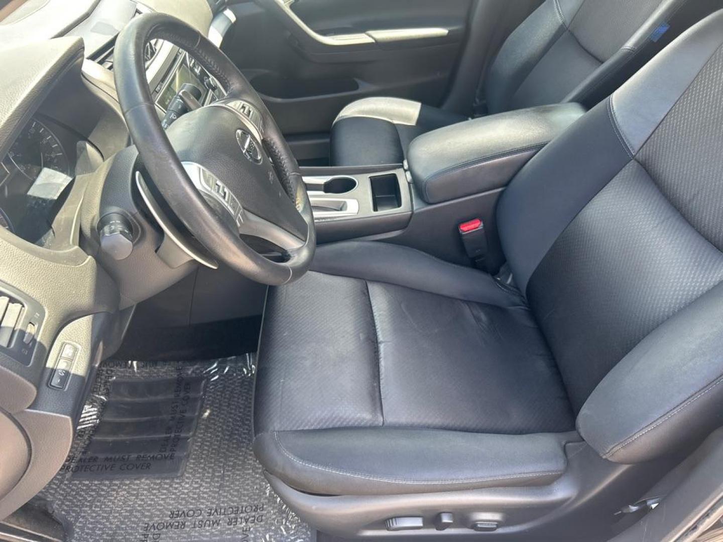 2017 BLACK NISSAN ALTIMA 2.5 (1N4AL3AP9HN) with an 2.5L engine, Continuously Variable transmission, located at 2514 Williamson Rd NE, Roanoke, VA, 24012, (540) 265-7770, 37.294636, -79.936249 - NO CREDIT CHECK FINANCING WITH ONLY $3500 DOWN PAYMENT!!!! Check out our website www.needausedvehicle.com for our No Credit Check/ In House Financing options!! No Credit Check Available!!! In House Financing Available!!! All Clean Title Vehicles (no Salvaged or flooded vehicles ever on our lot)! - Photo#6