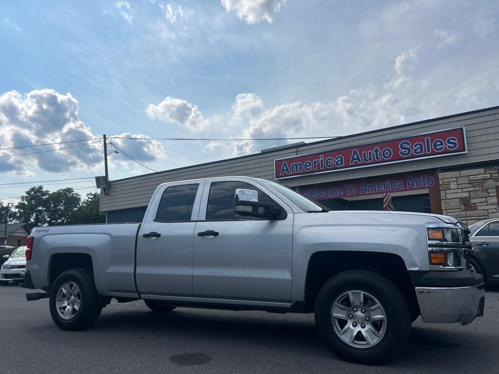 2014 SILVER CHEVROLET SILVERADO 1500 LT (1GCVKREH2EZ) with an 4.3L engine, Automatic transmission, located at 2514 Williamson Rd NE, Roanoke, VA, 24012, (540) 265-7770, 37.294636, -79.936249 - Photo#0