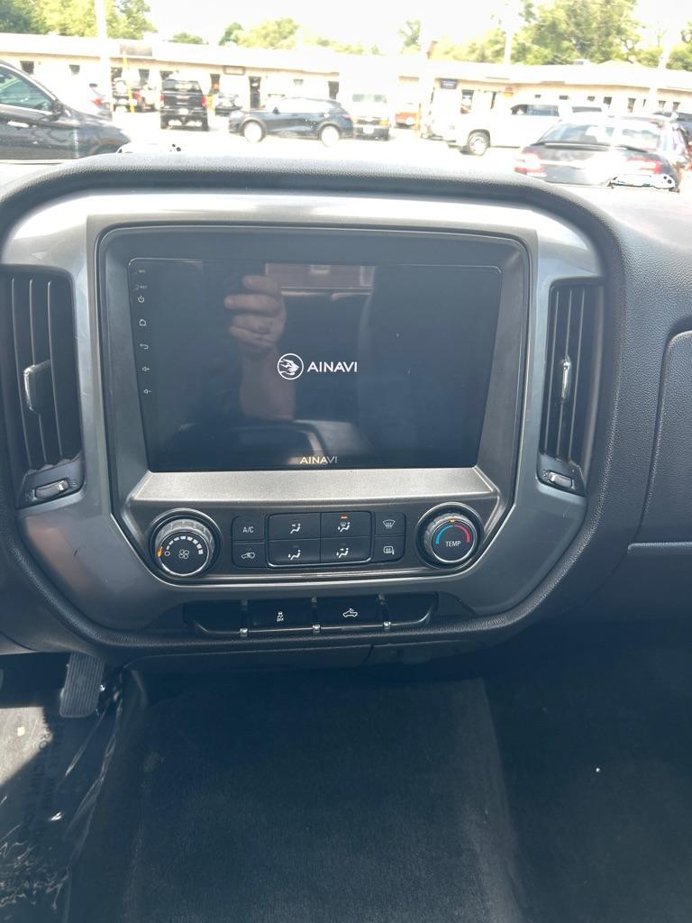 2014 SILVER CHEVROLET SILVERADO 1500 LT (1GCVKREH2EZ) with an 4.3L engine, Automatic transmission, located at 2514 Williamson Rd NE, Roanoke, VA, 24012, (540) 265-7770, 37.294636, -79.936249 - Photo#6