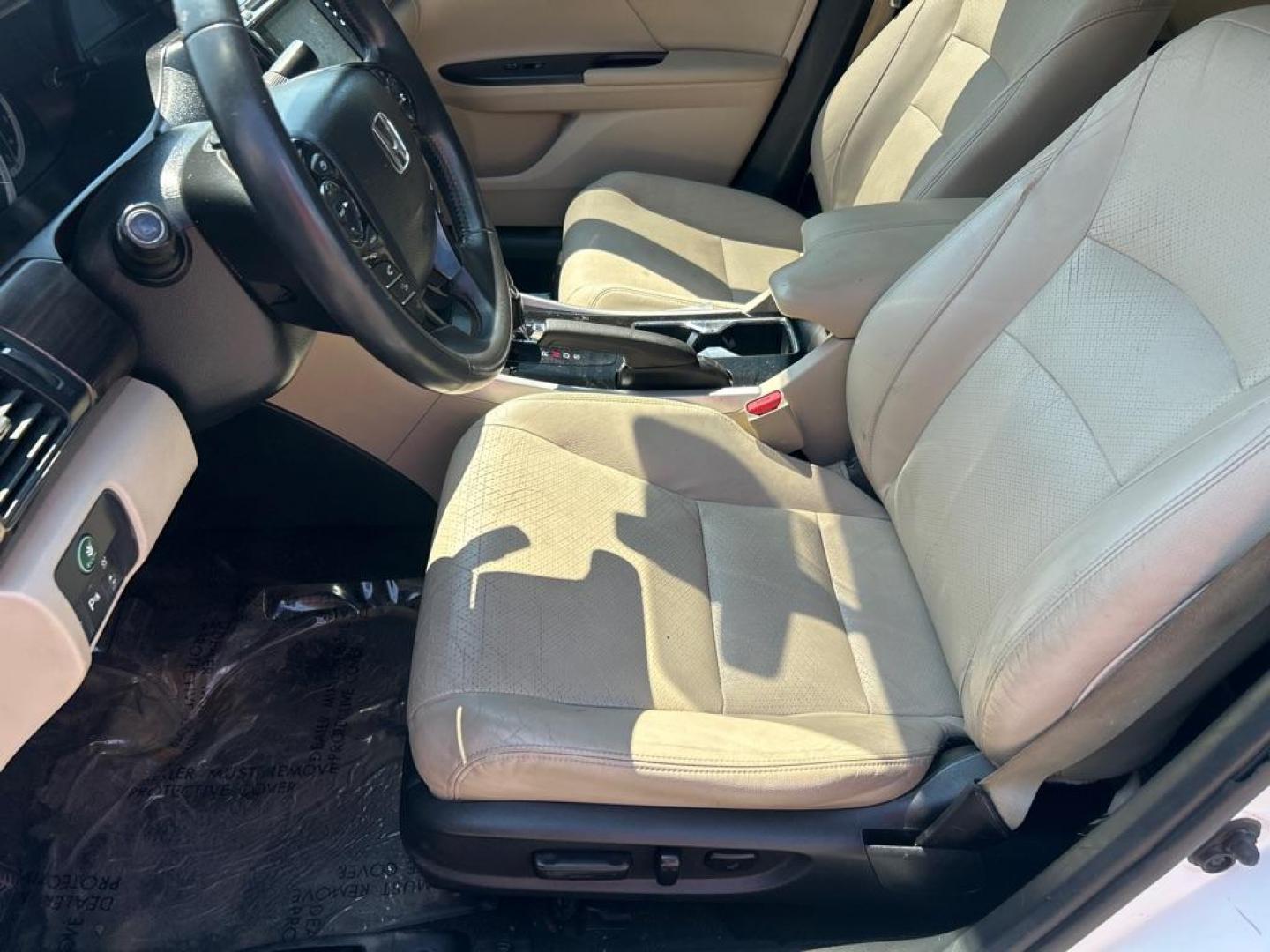 2016 WHITE HONDA ACCORD TOURING (1HGCR3F97GA) with an 3.5L engine, Automatic transmission, located at 2514 Williamson Rd NE, Roanoke, VA, 24012, (540) 265-7770, 37.294636, -79.936249 - NO CREDIT CHECK FINANCING WITH ONLY $4300 DOWN PAYMENT!!!! Check out our website www.needausedvehicle.com for our No Credit Check/ In House Financing options!! No Credit Check Available!!! In House Financing Available!!! All Clean Title Vehicles (no Salvaged or flooded vehicles ever on our lot)! - Photo#4