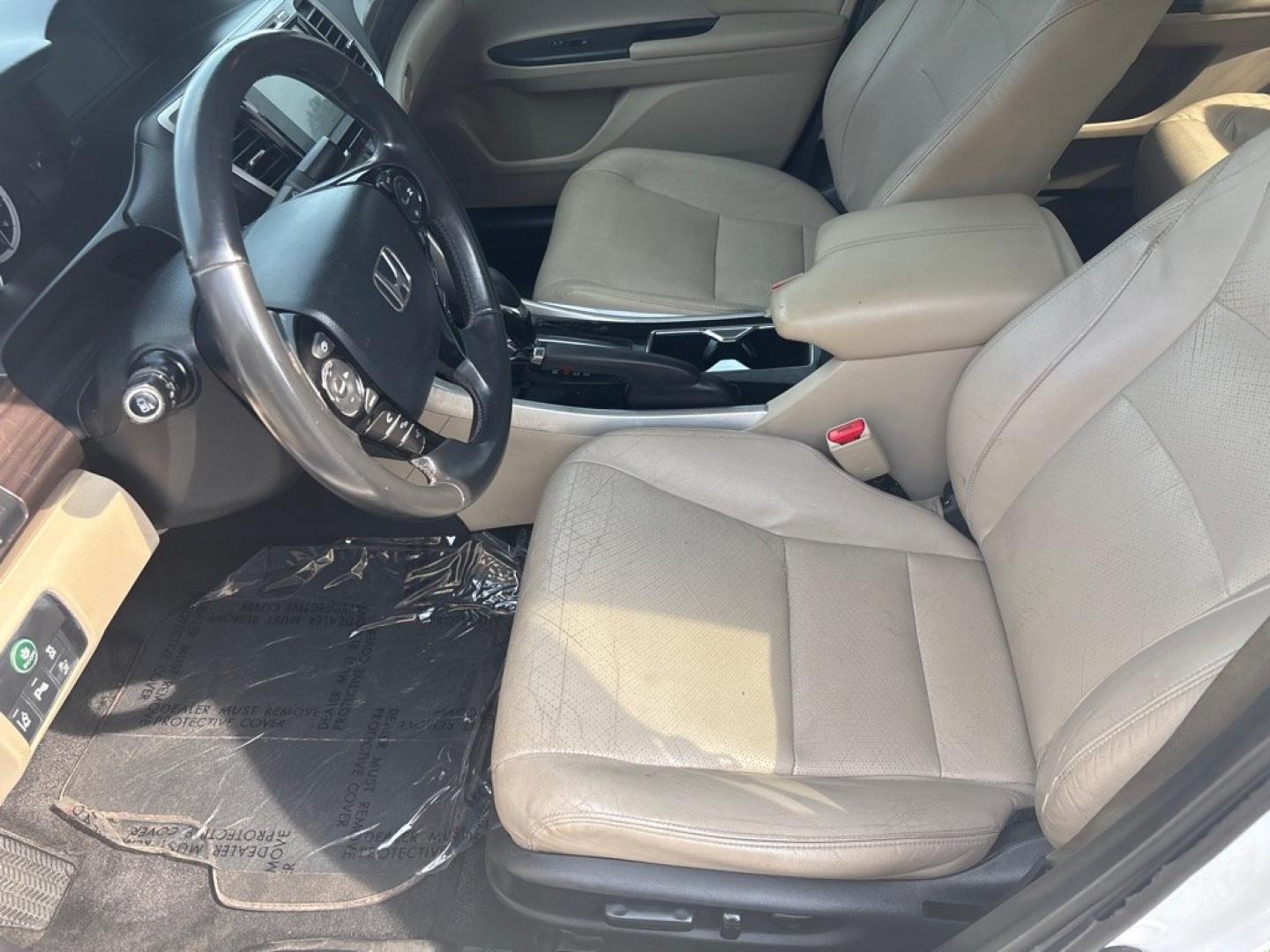 2016 WHITE HONDA ACCORD TOURING (1HGCR3F97GA) with an 3.5L engine, Automatic transmission, located at 2514 Williamson Rd NE, Roanoke, VA, 24012, (540) 265-7770, 37.294636, -79.936249 - NO CREDIT CHECK FINANCING WITH ONLY $3500 DOWN PAYMENT!!!! Check out our website www.needausedvehicle.com for our No Credit Check/ In House Financing options!! No Credit Check Available!!! In House Financing Available!!! All Clean Title Vehicles (no Salvaged or flooded vehicles ever on our lot)!- Photo#4