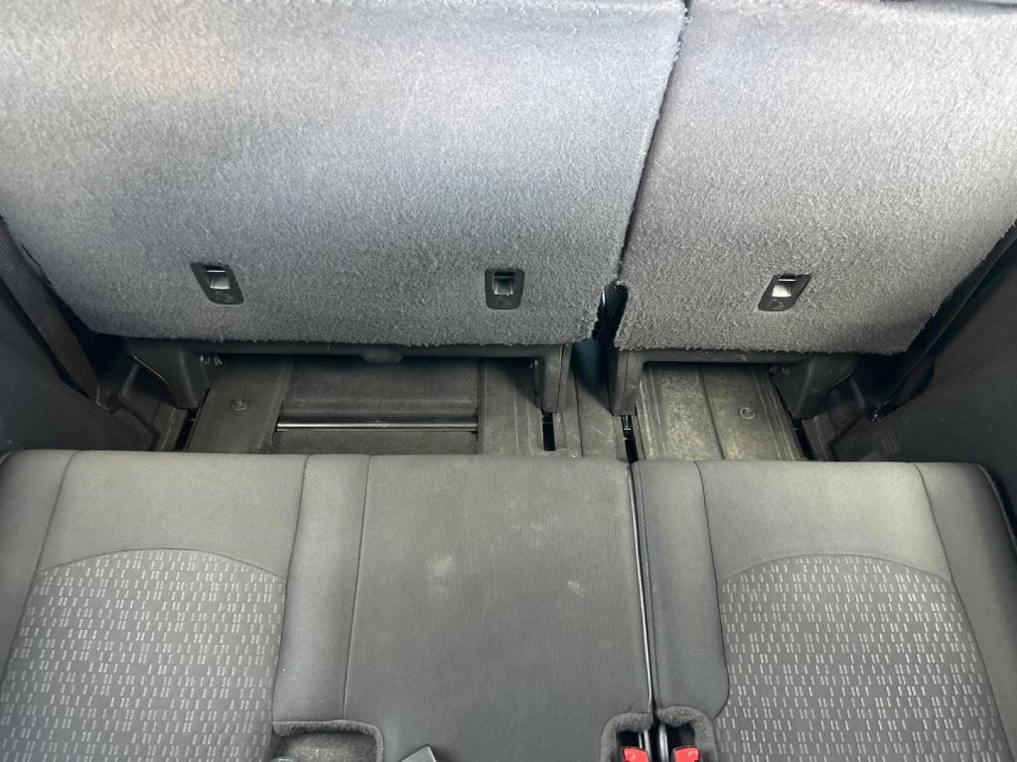 2013 RED GMC ACADIA SLE (1GKKVNEDXDJ) with an 3.6L engine, Automatic transmission, located at 2514 Williamson Rd NE, Roanoke, VA, 24012, (540) 265-7770, 37.294636, -79.936249 - Photo#3