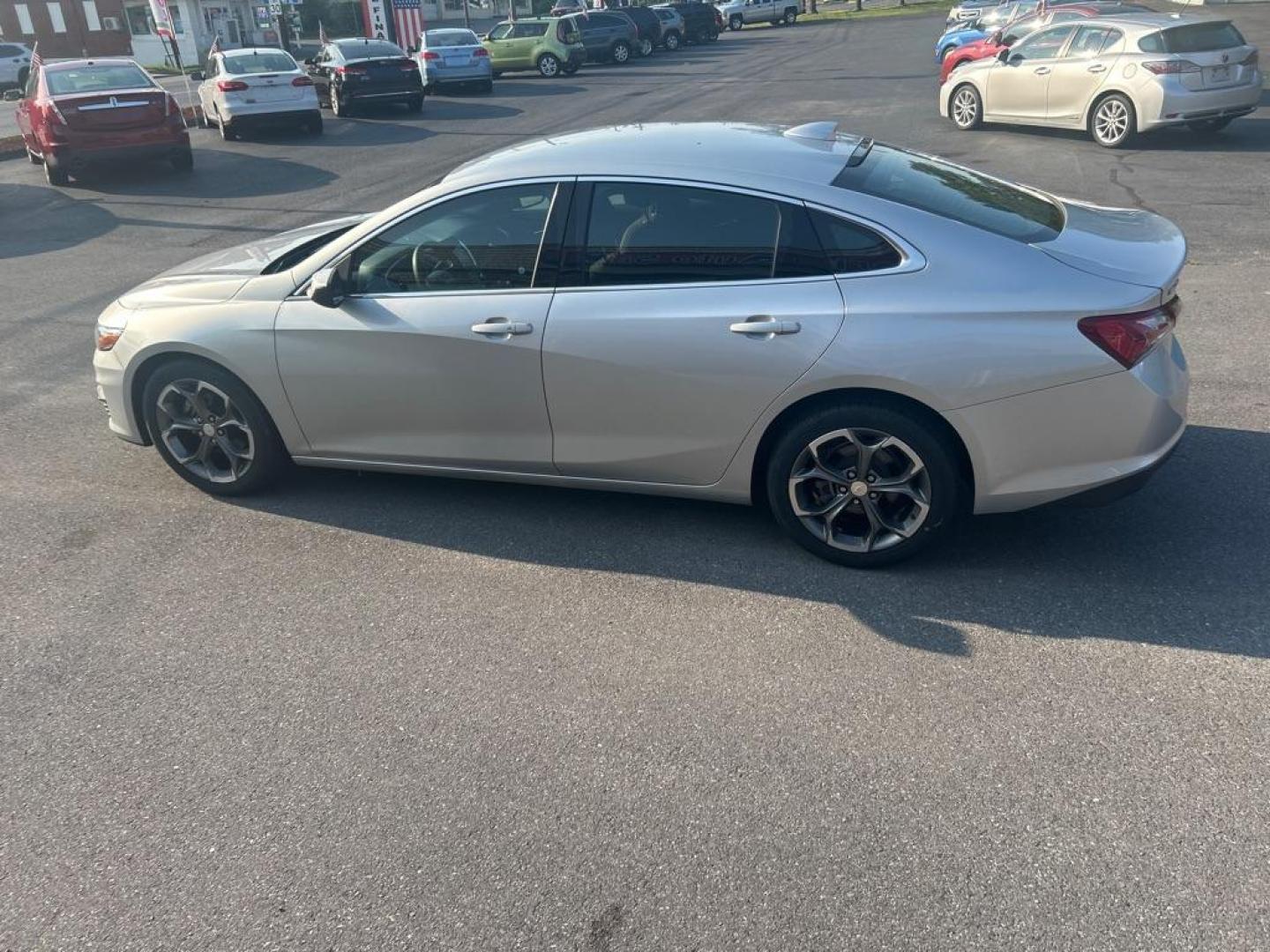 2020 SILVER CHEVROLET MALIBU LT (1G1ZD5ST2LF) with an 1.5L engine, Continuously Variable transmission, located at 2514 Williamson Rd NE, Roanoke, VA, 24012, (540) 265-7770, 37.294636, -79.936249 - NO CREDIT CHECK FINANCING WITH ONLY $4000 DOWN PAYMENT!!!! Check out our website www.needausedvehicle.com for our No Credit Check/ In House Financing options!! No Credit Check Available!!! In House Financing Available!!! All Clean Title Vehicles (no Salvaged or flooded vehicles ever on our lot)! - Photo#1