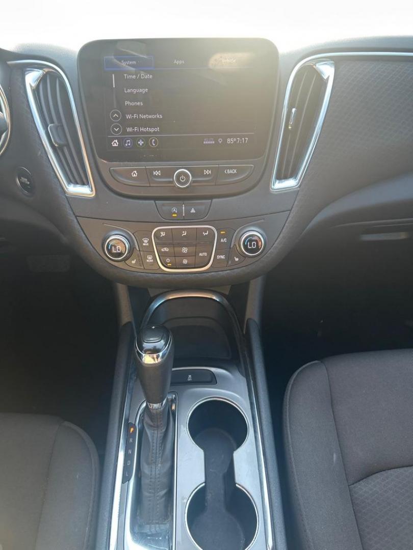 2020 SILVER CHEVROLET MALIBU LT (1G1ZD5ST2LF) with an 1.5L engine, Continuously Variable transmission, located at 2514 Williamson Rd NE, Roanoke, VA, 24012, (540) 265-7770, 37.294636, -79.936249 - NO CREDIT CHECK FINANCING WITH ONLY $4000 DOWN PAYMENT!!!! Check out our website www.needausedvehicle.com for our No Credit Check/ In House Financing options!! No Credit Check Available!!! In House Financing Available!!! All Clean Title Vehicles (no Salvaged or flooded vehicles ever on our lot)! - Photo#5